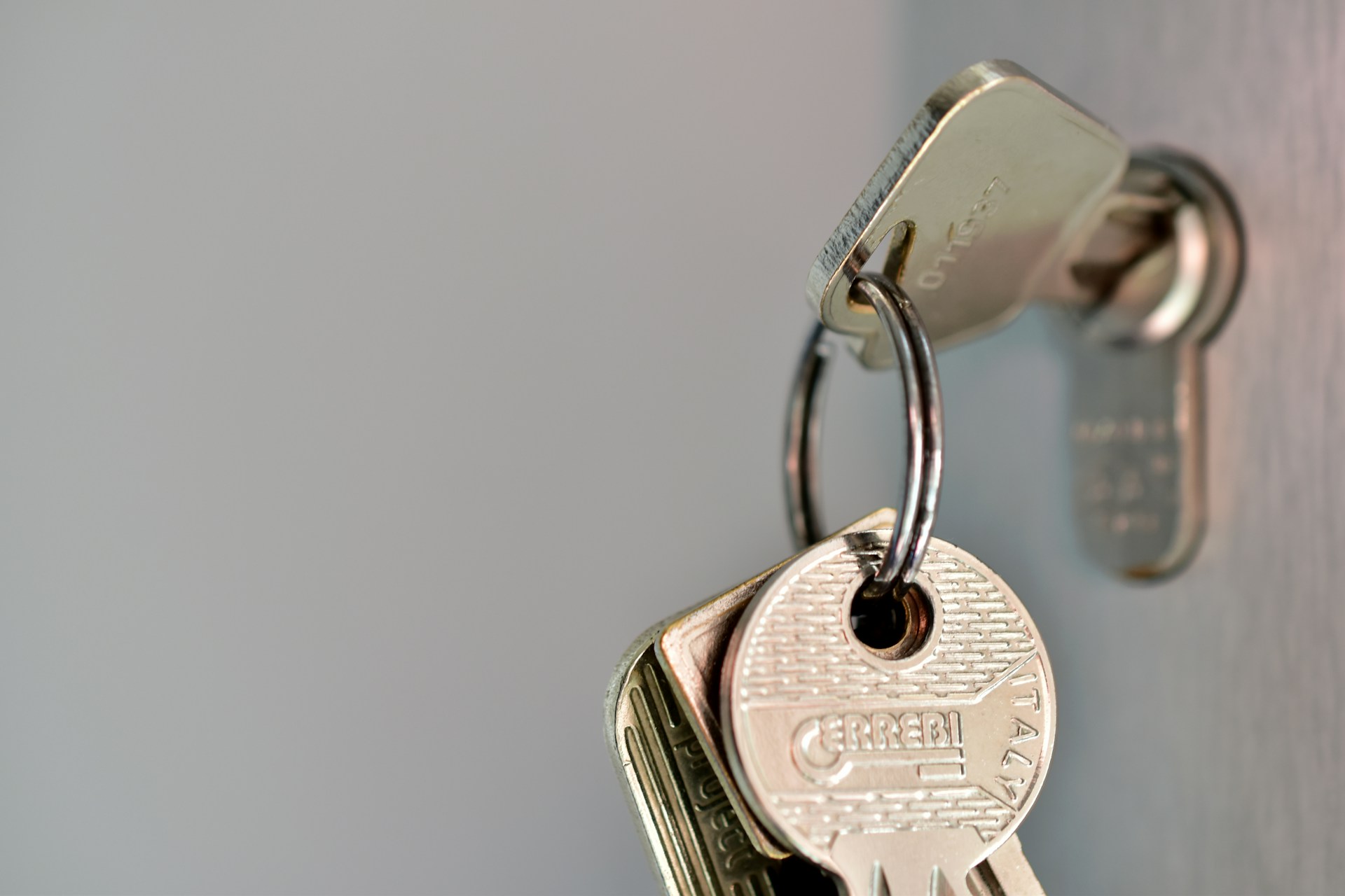 Key with a key ring in a door lock