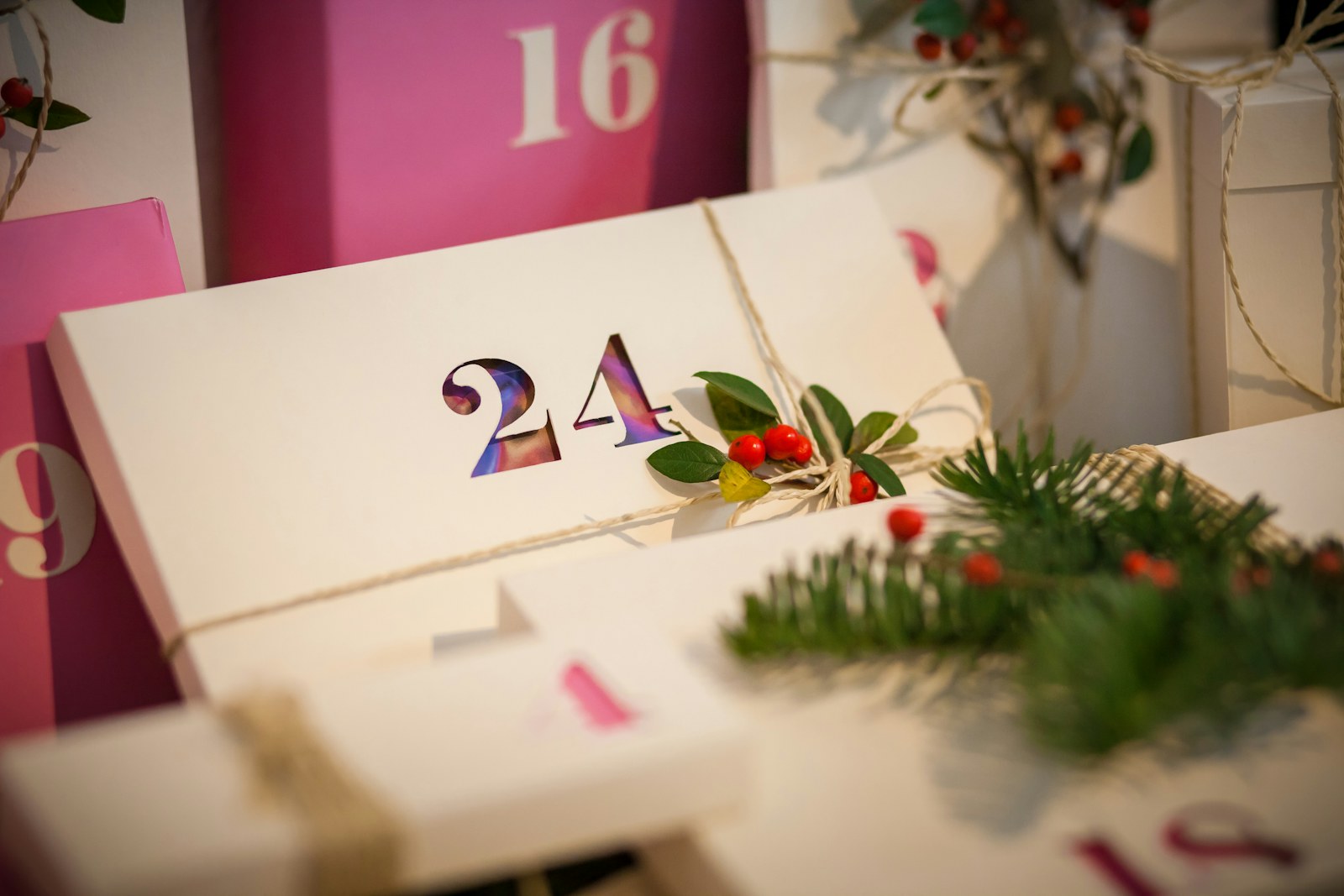 Creative money gifts: numbered kraft paper countdown envelopes with pine sprigs