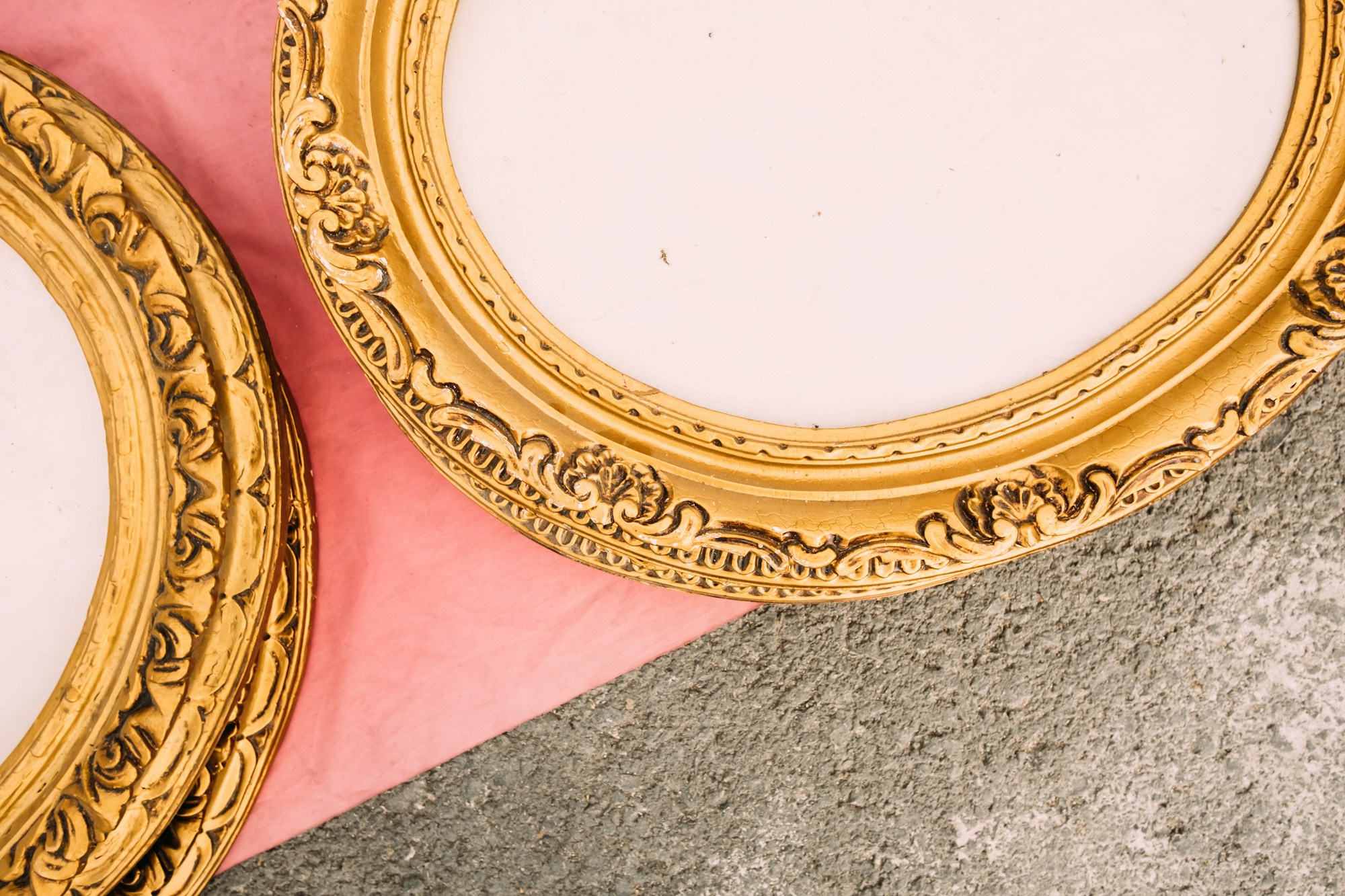 Mirror and Wall Decor: 14 Easy Hacks - Out of This World Desserts