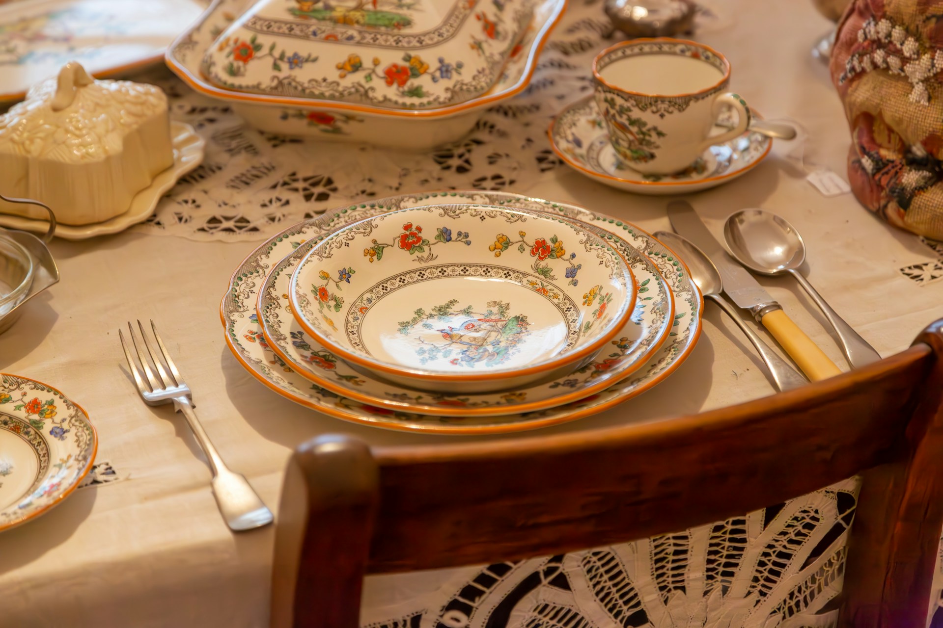 Vintage china Christmas decor for the table: mismatched floral china plates and teacups