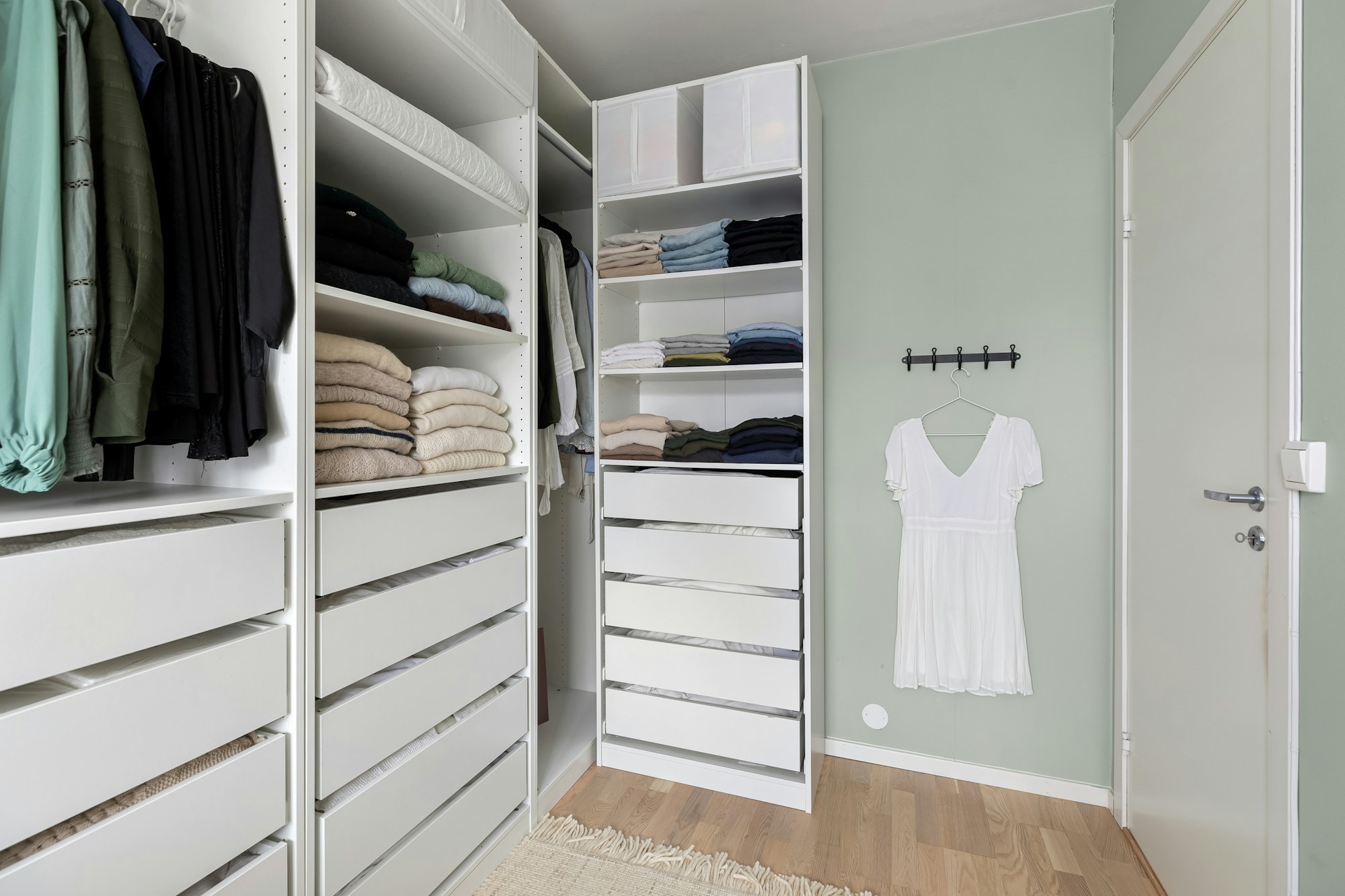 Brilliant organizing ideas: walk-in closet with white drawers and folded stacks