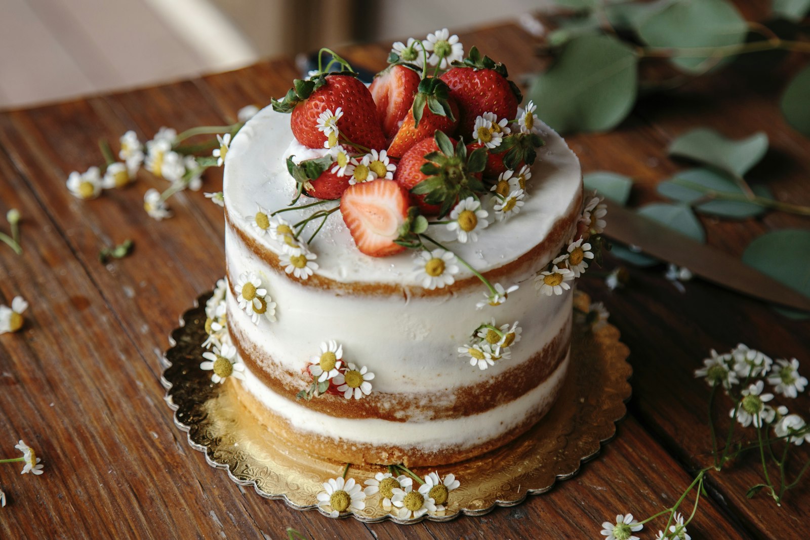 Naked cake with strawberries and flowers