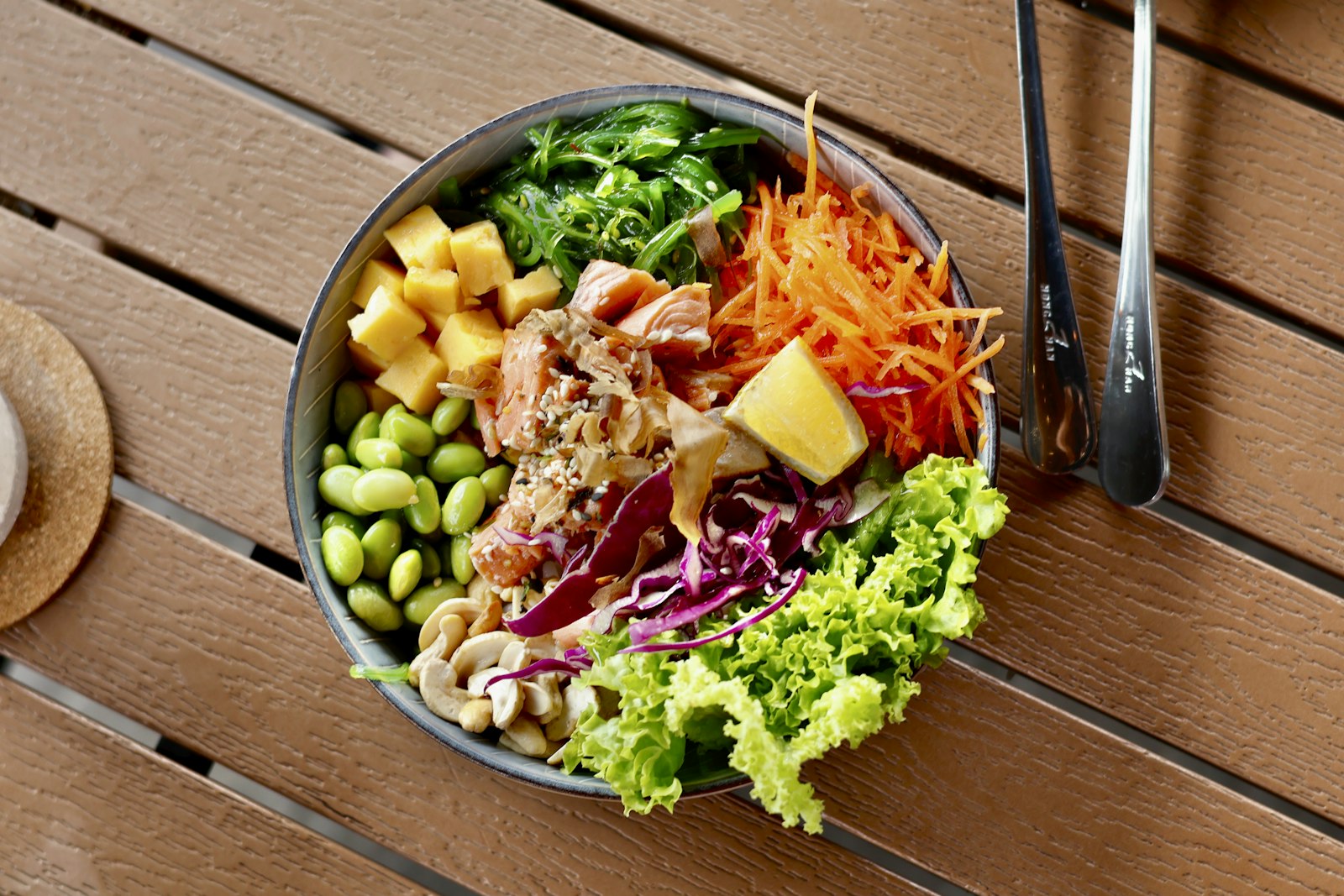Tuna poke bowl with vegetables