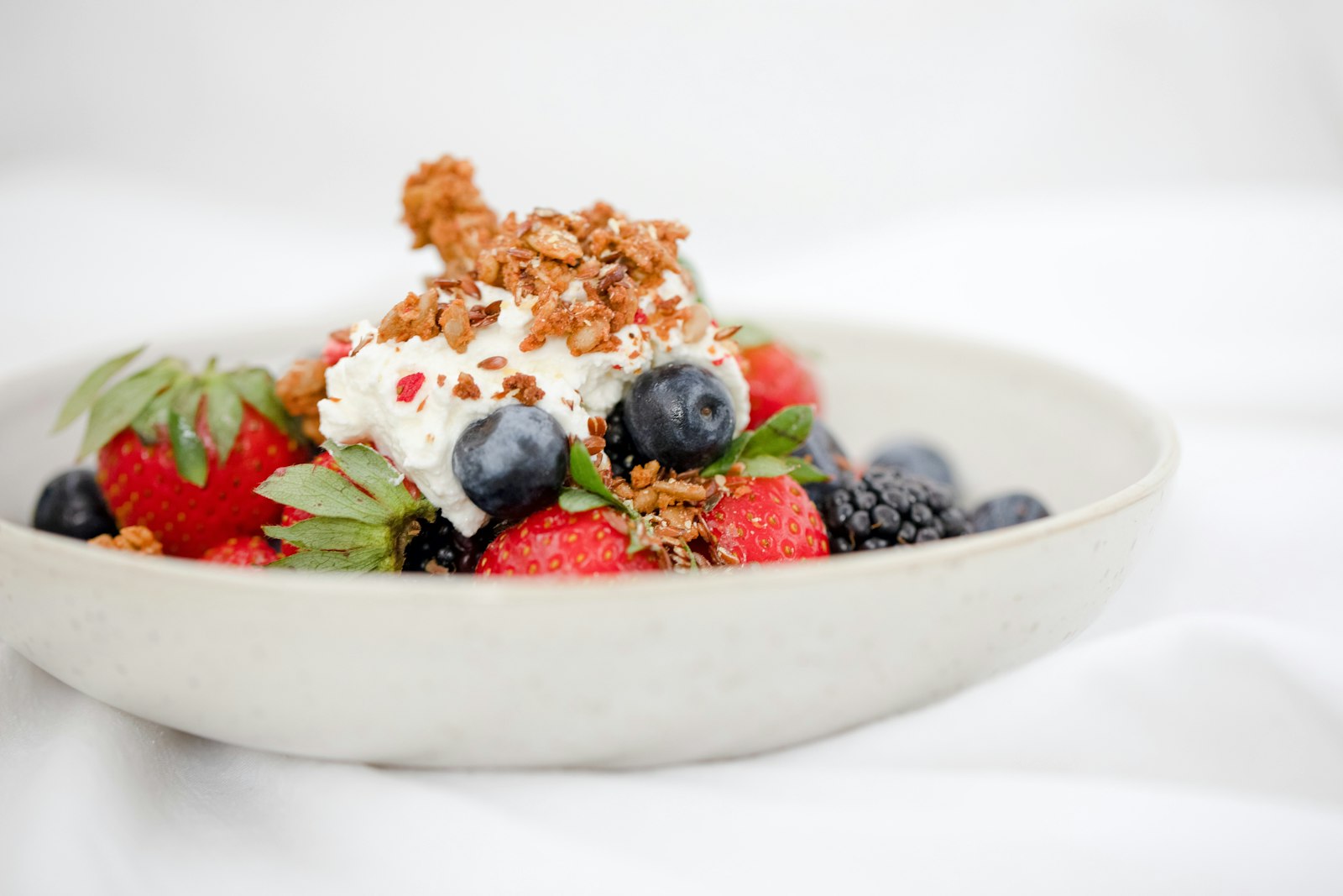 Breakfast quinoa bowl with berries