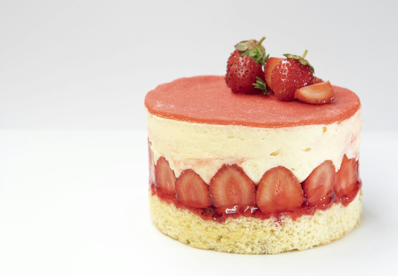 Strawberry cream cheesecake cake