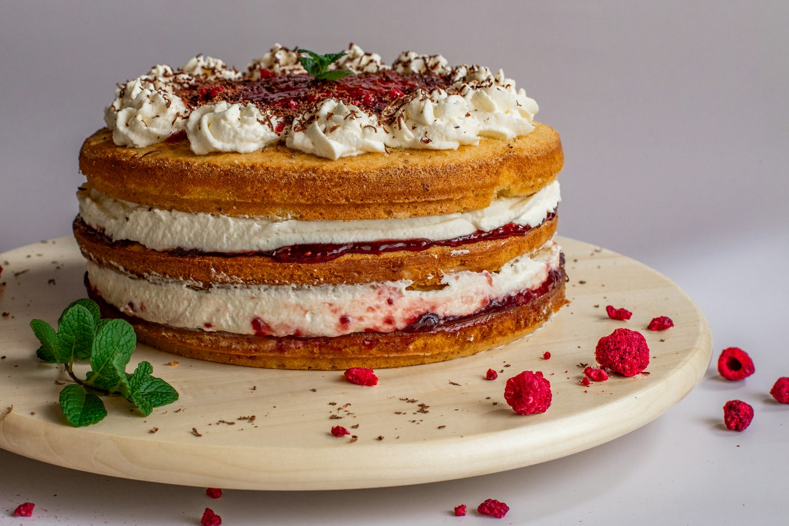 Layered sponge cake with cream and berries