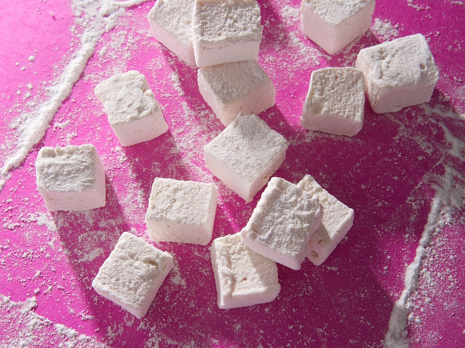 Handmade vanilla marshmallow cubes dusted with powdered sugar