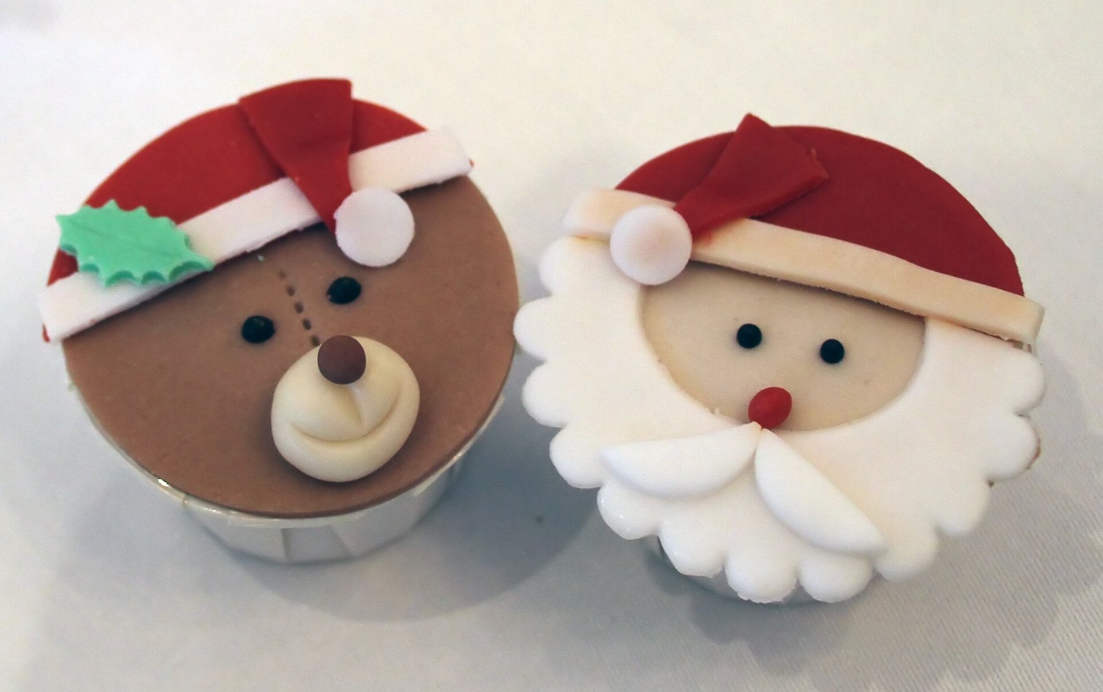 Santa and teddy bear fondant cupcakes inspired by Duff Goldman