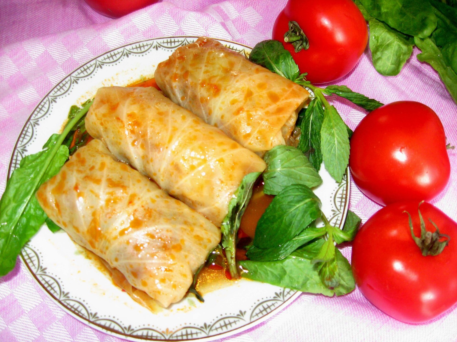 Cabbage rolls in tomato sauce, the flavor behind cabbage roll casserole