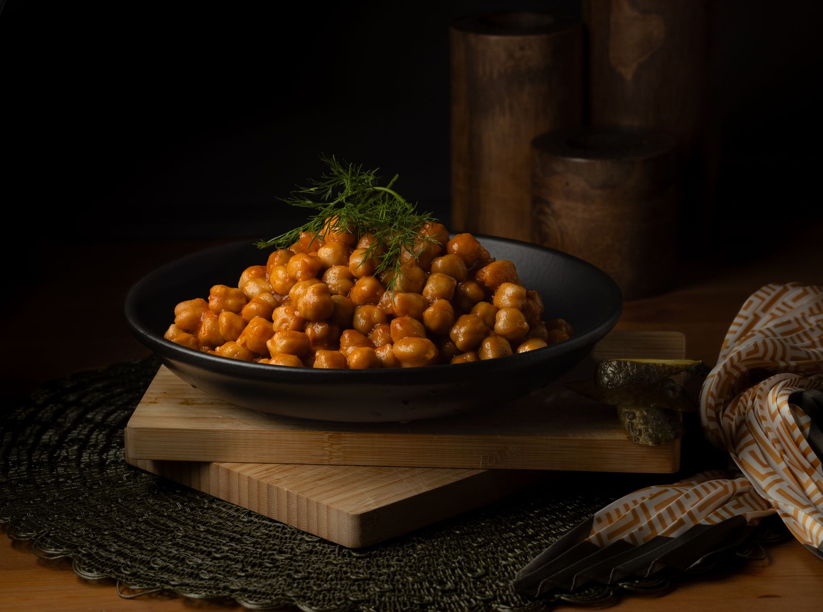 Air fryer hacks: crunchy roasted chickpeas in a dark bowl