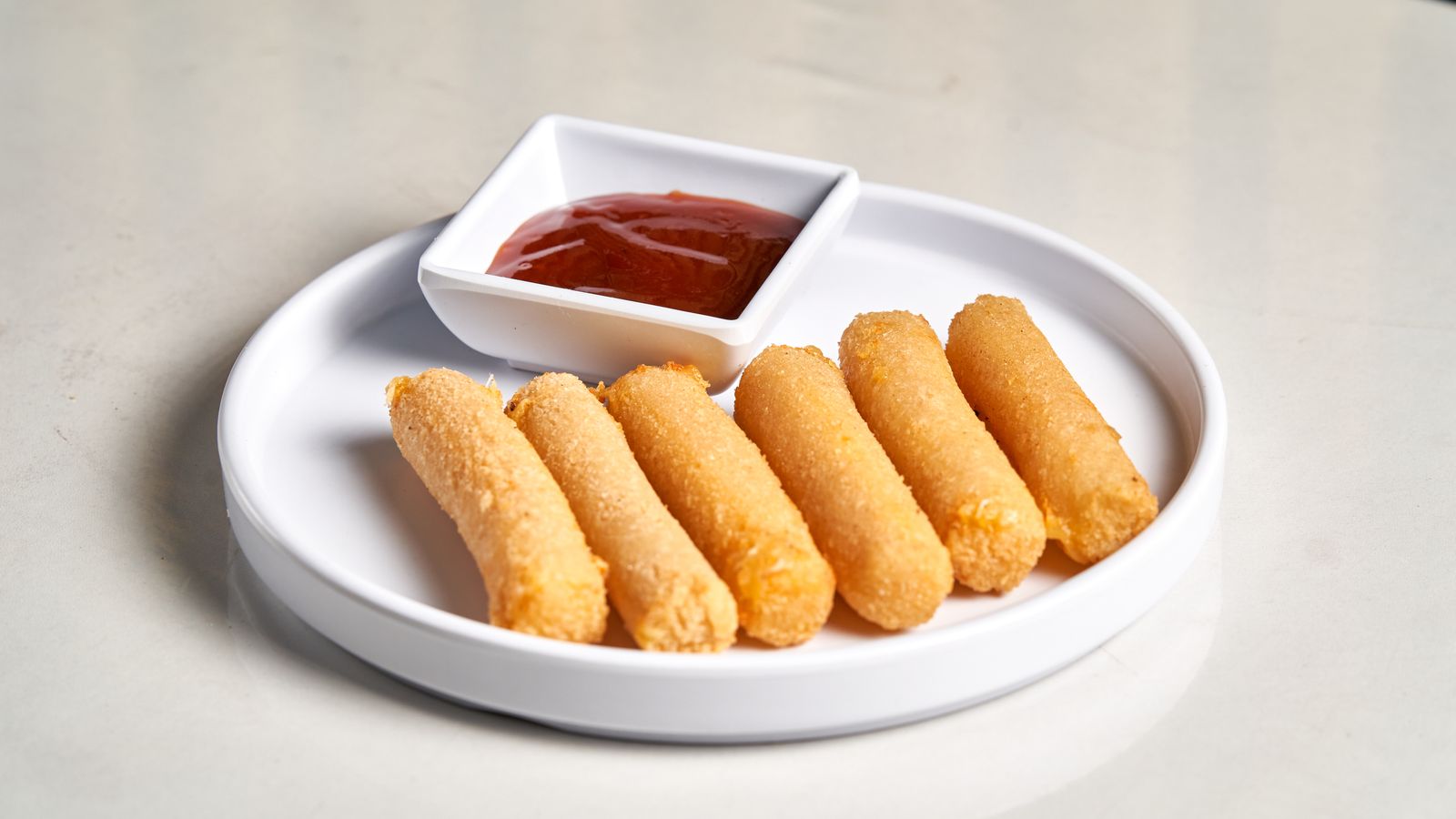 Air fryer hacks: crispy mozzarella sticks with marinara