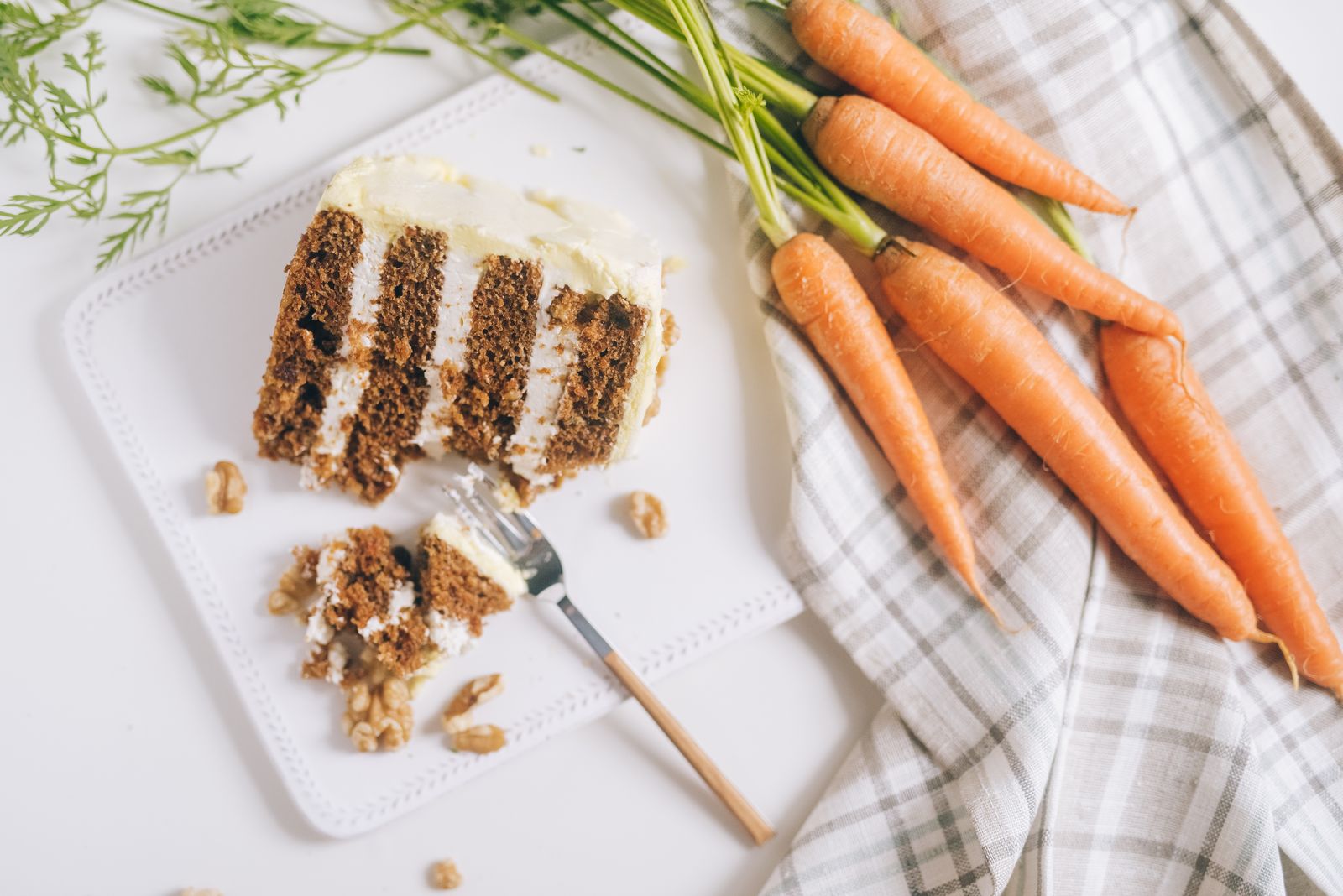 Frosting recipes: spiced layer cake with maple cream cheese frosting and carrots