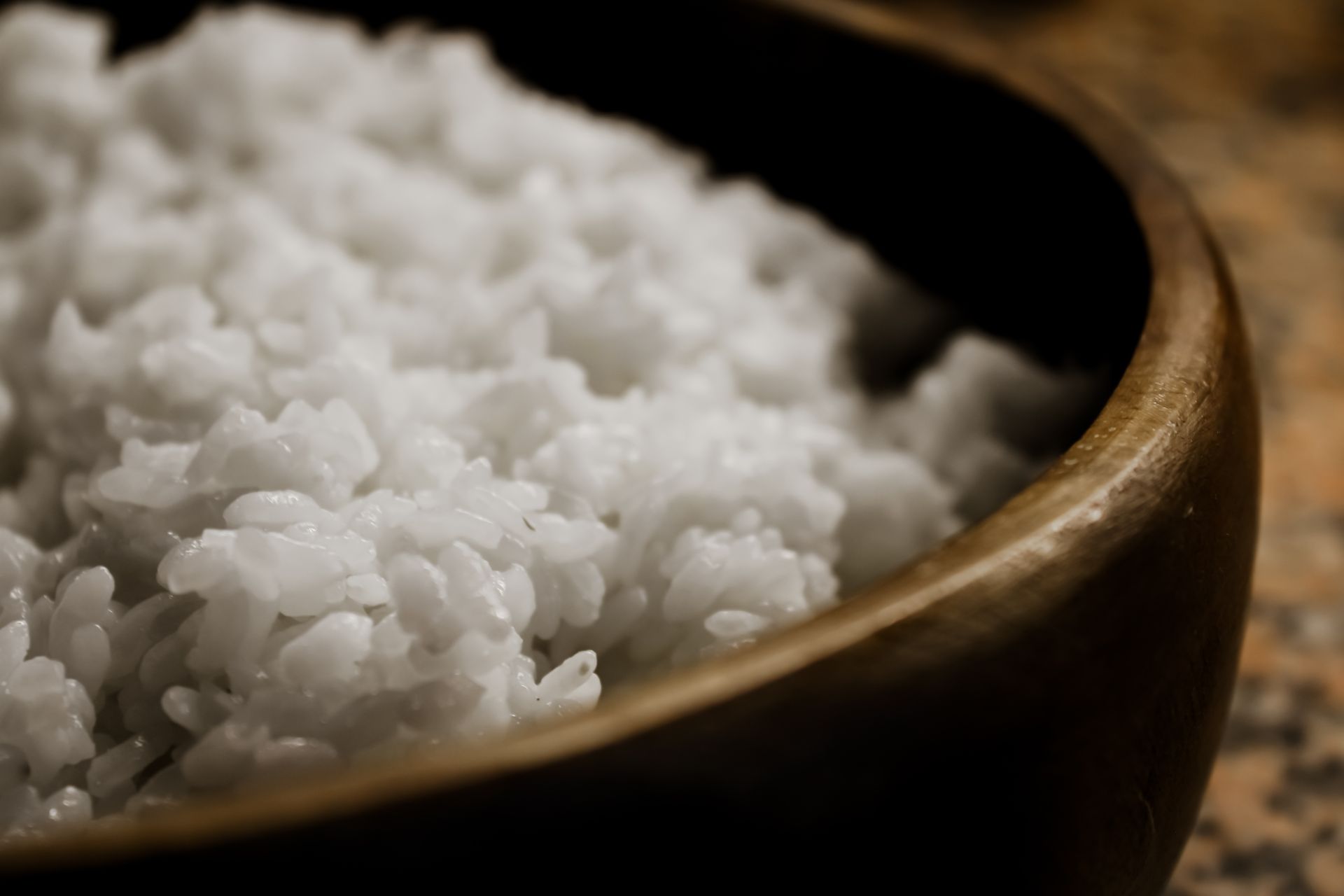 How to cook rice so it comes out fluffy: steamed white rice in a wooden bowl