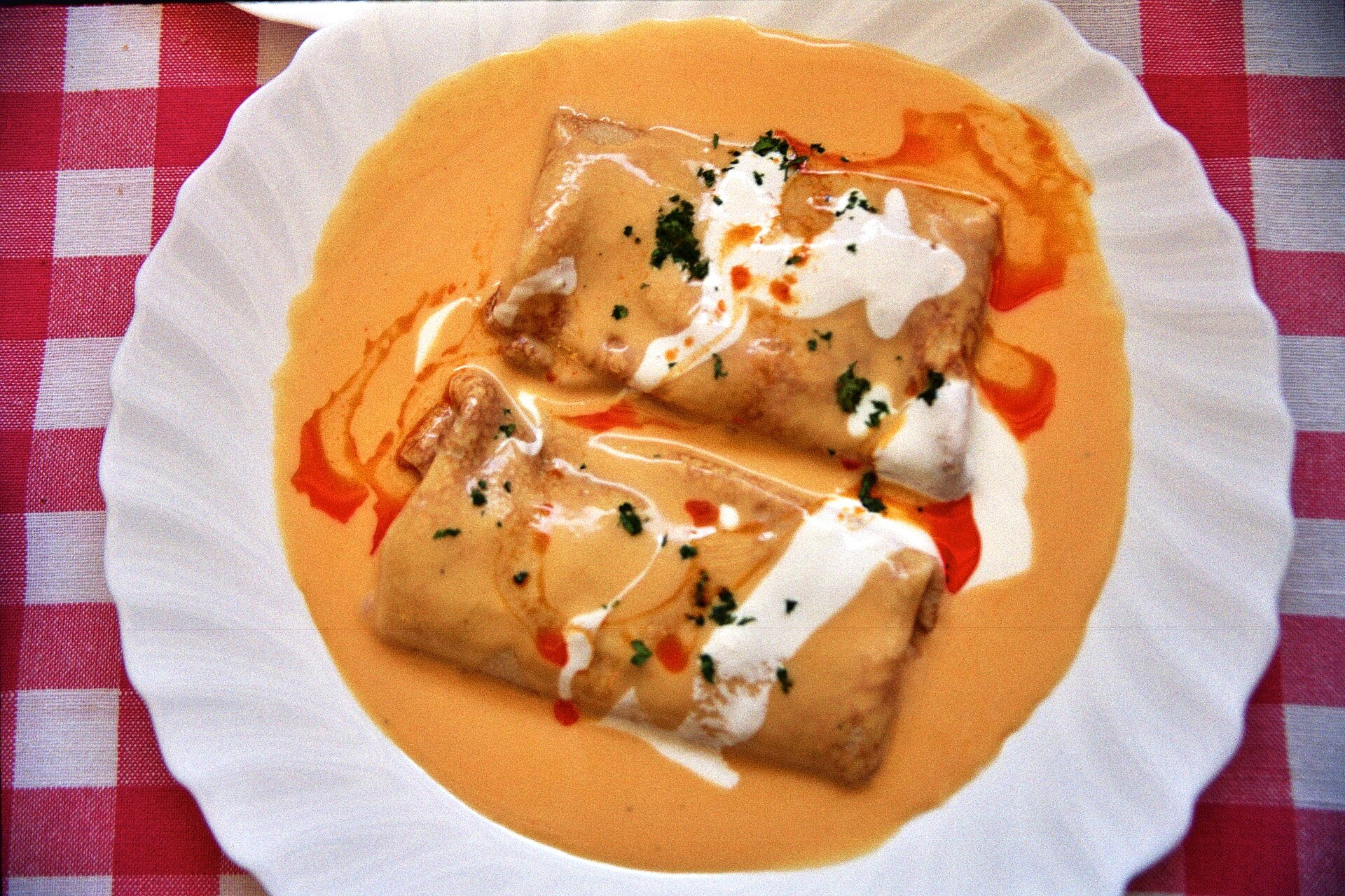 Hungarian recipes: Hortobagy palacsinta crepes in paprika sour cream sauce