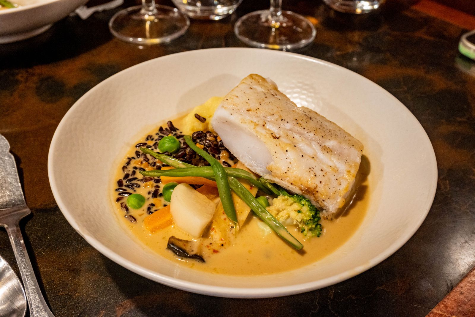Baked cod with vegetables in a creamy sauce