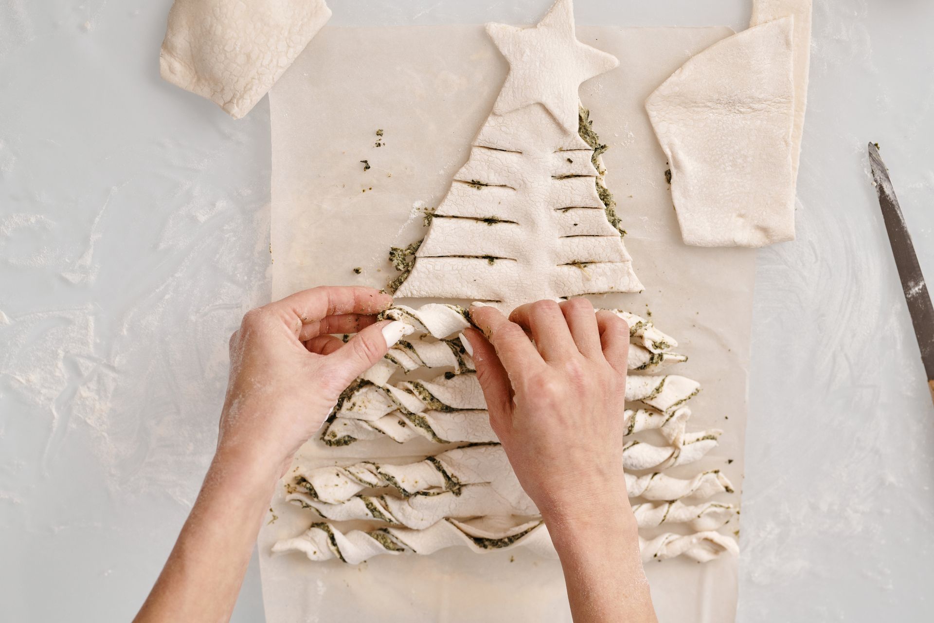 Christmas tree desserts: twisting the branches of a filled puff pastry Christmas tree