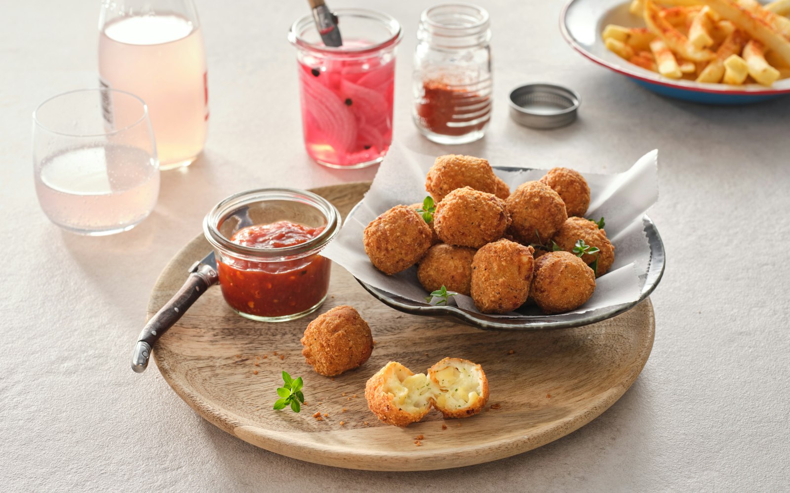 Crispy golden pasta bites for a party