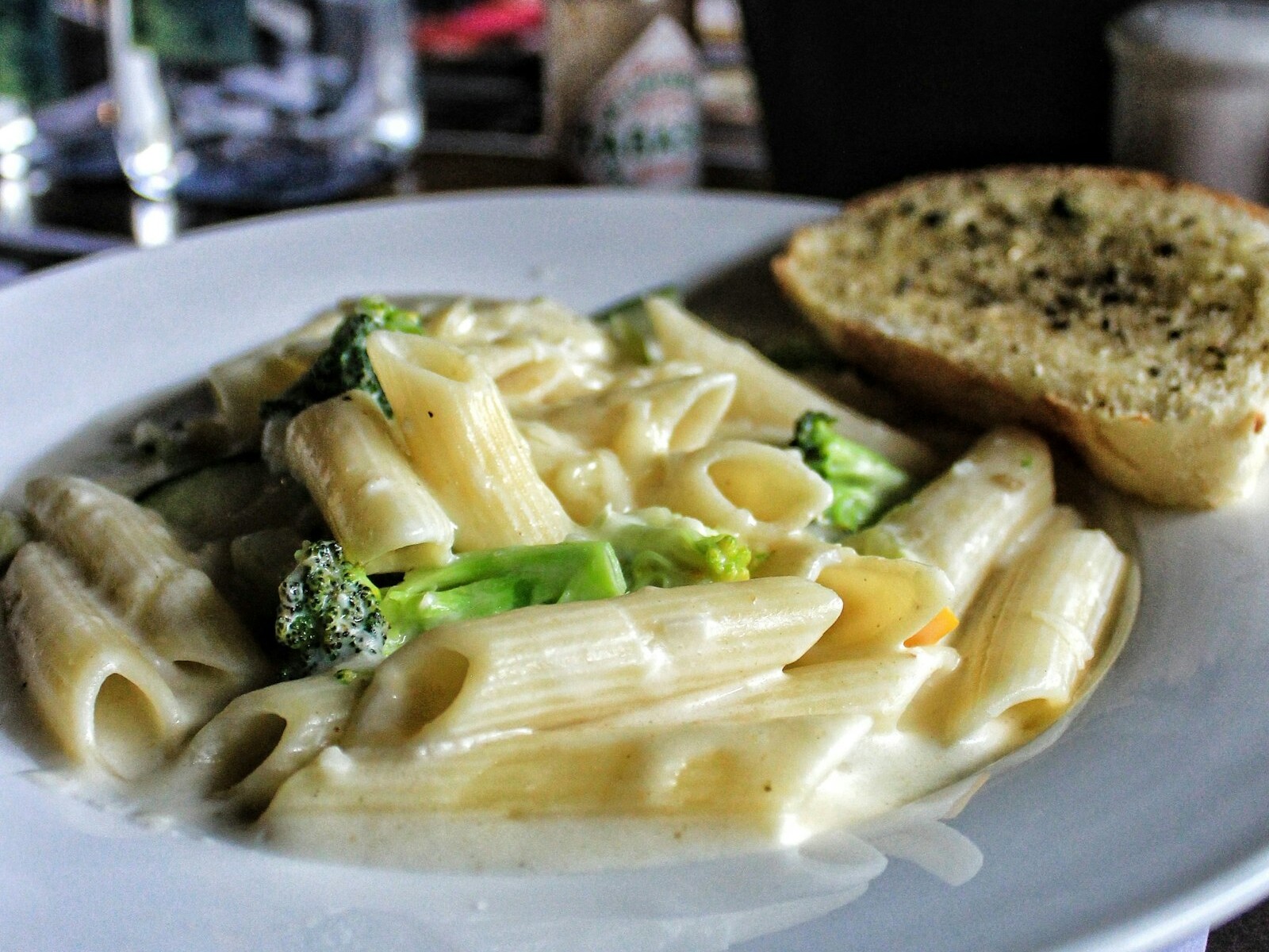 Cheddar pasta with broccoli florets in a dish