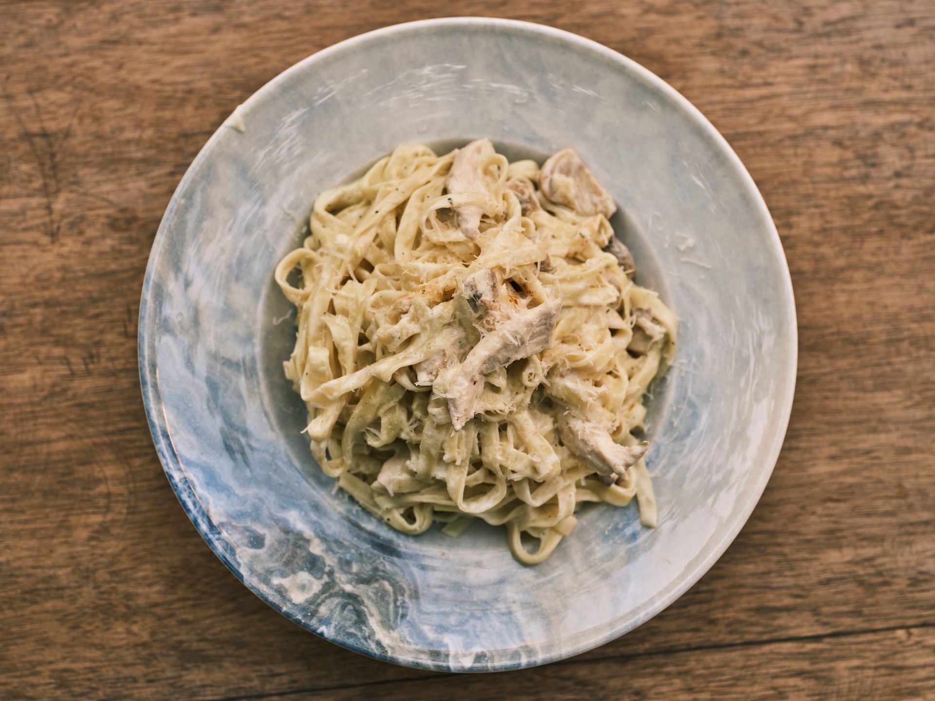 Creamy fettuccine Alfredo on a ceramic plate