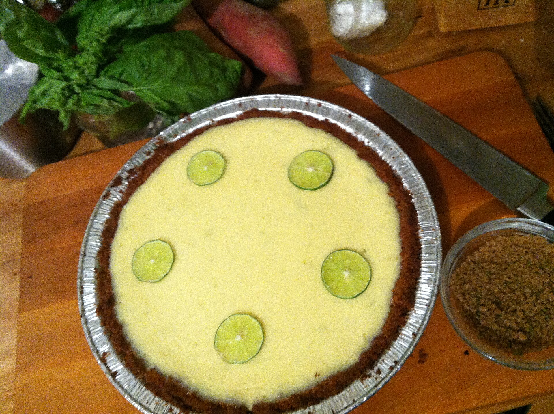 Graham cracker desserts: key lime pie with lime slices in a crumb crust