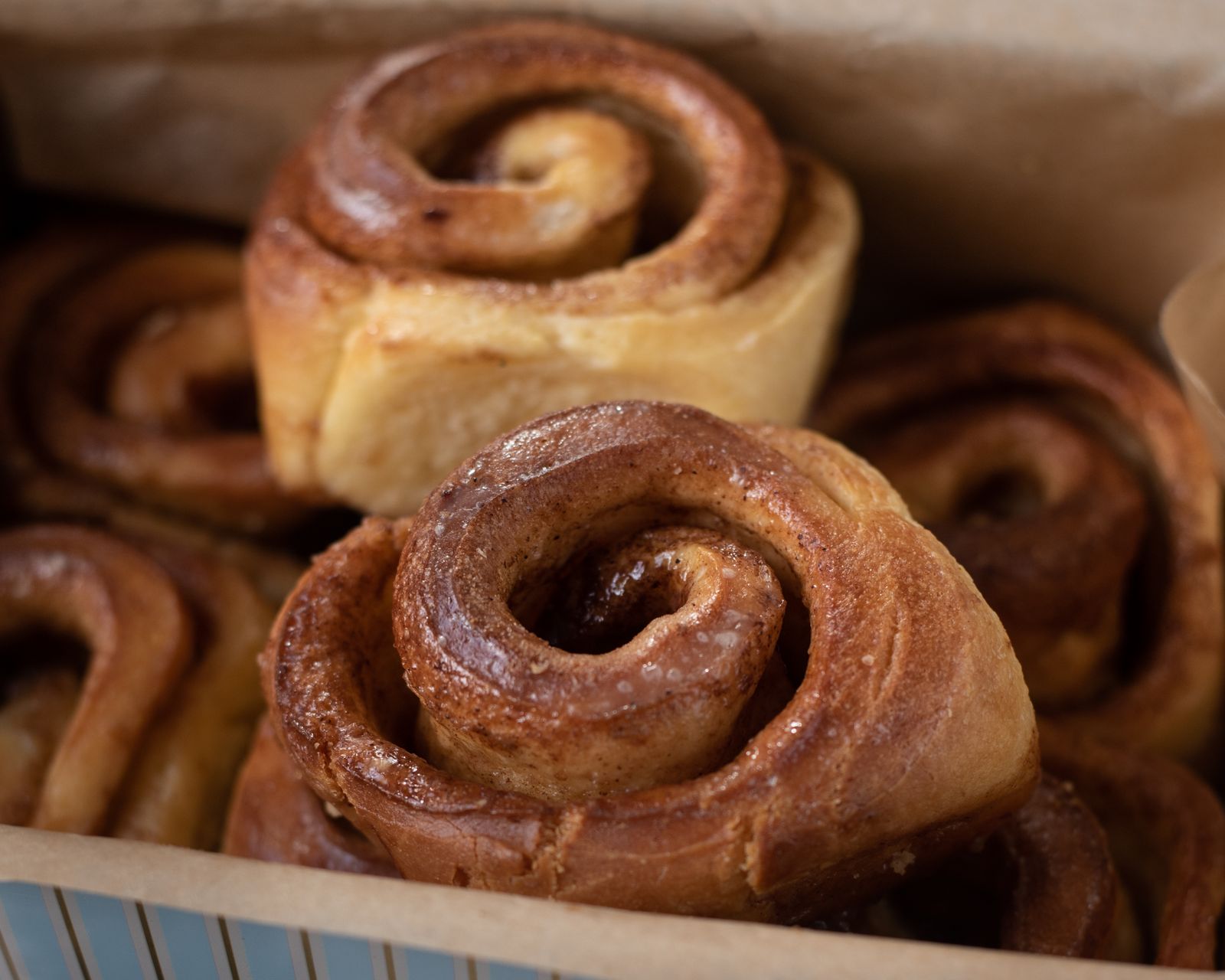 Hawaiian roll hacks: gooey cinnamon rolls with icing