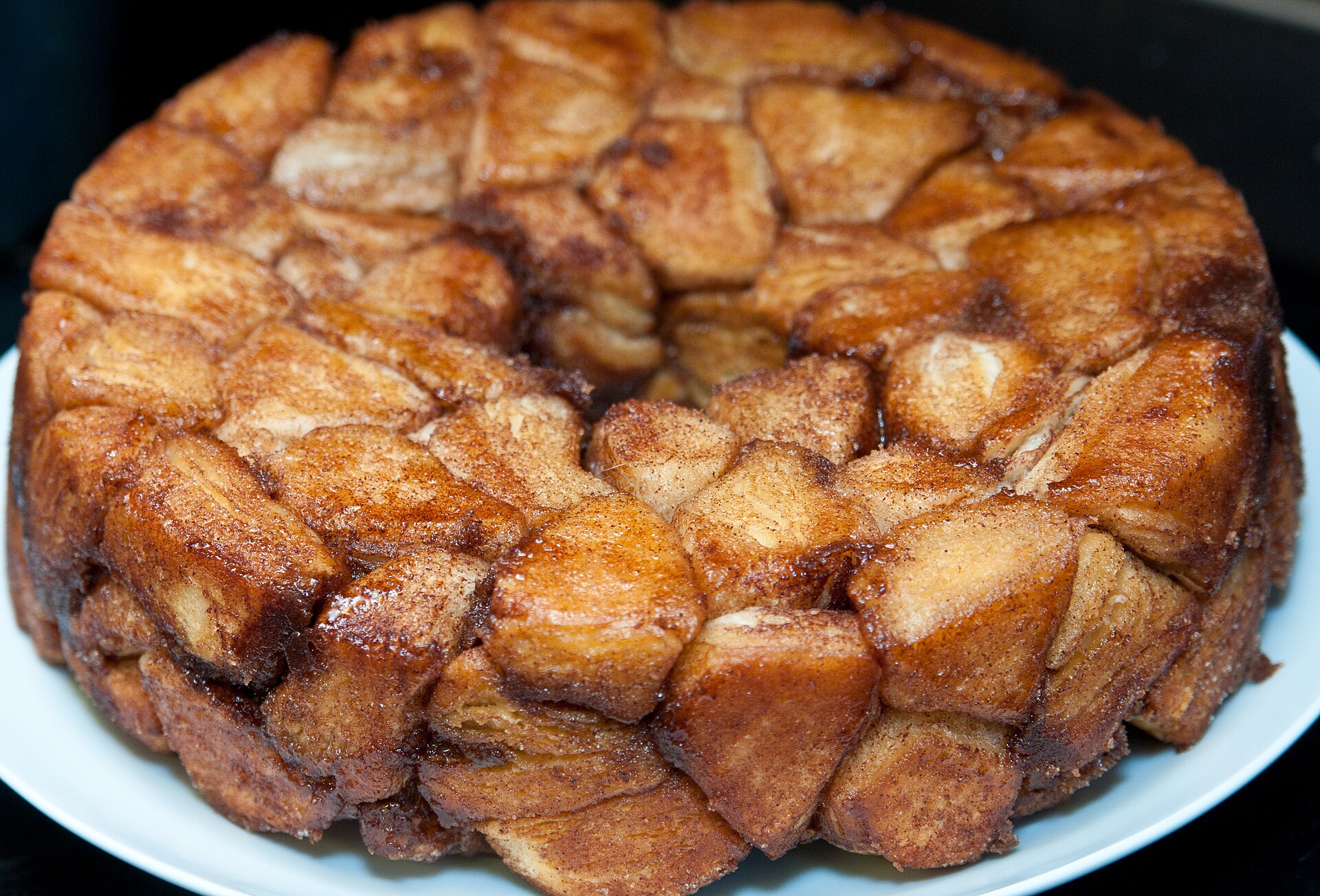 Hawaiian roll hacks: sticky caramel monkey bread