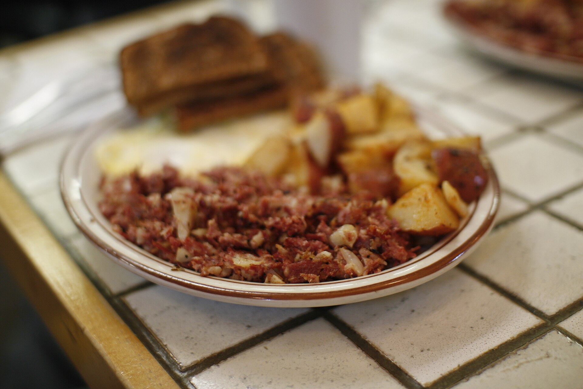 Crispy corned beef hash with home fries