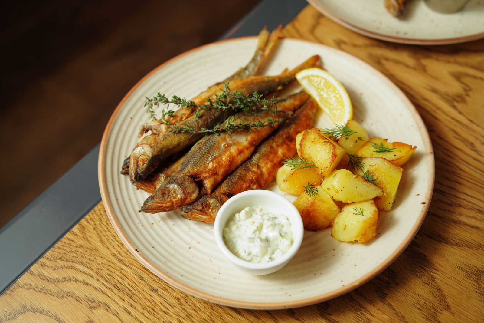 Crispy fish with lemon and a creamy tartar style dip