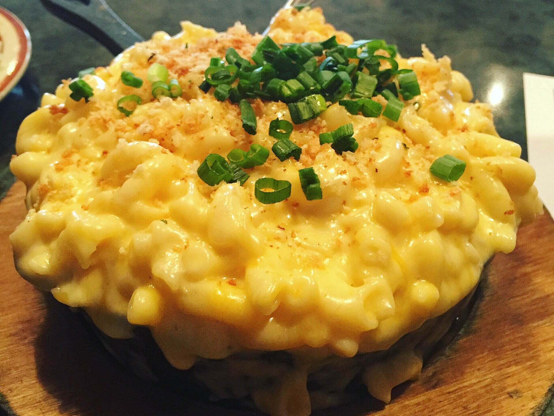 Baked macaroni and cheese with green onion