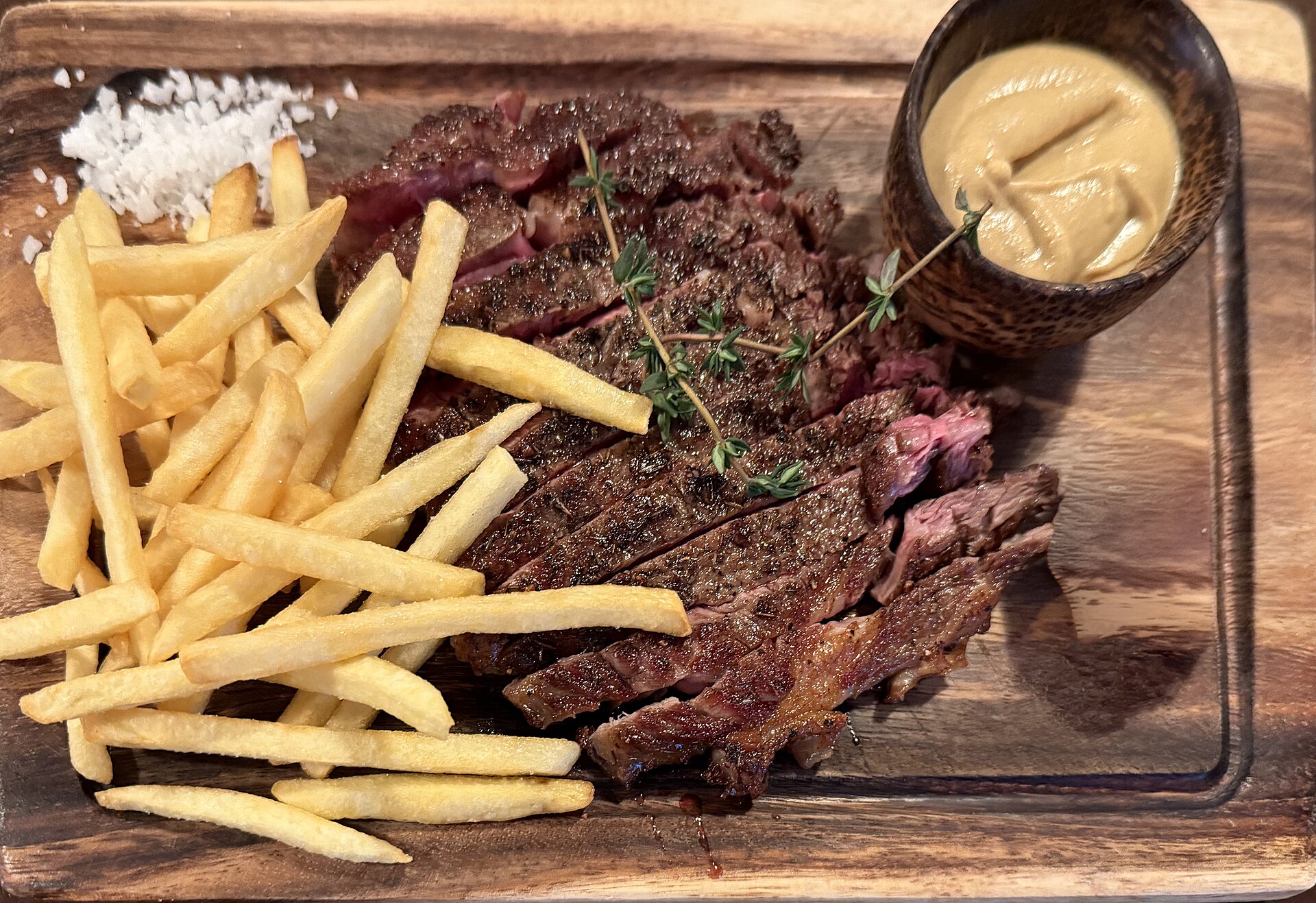 Crispy French fries with grilled beef, the classic bistro way