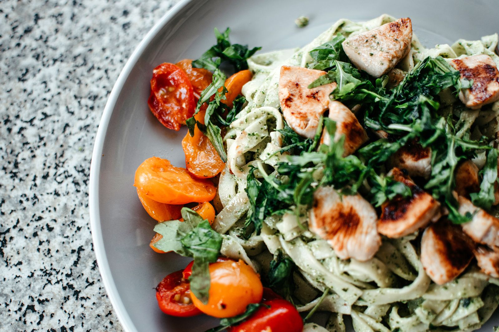 Pesto chicken with tomatoes and greens