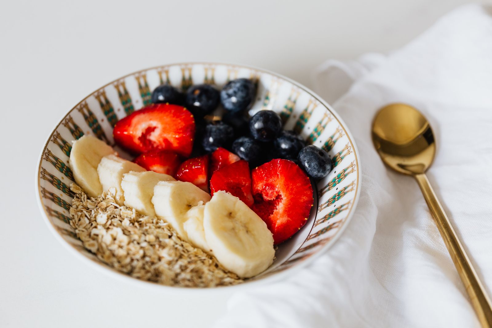 Slow cooker hacks: a bowl of oatmeal with fruit