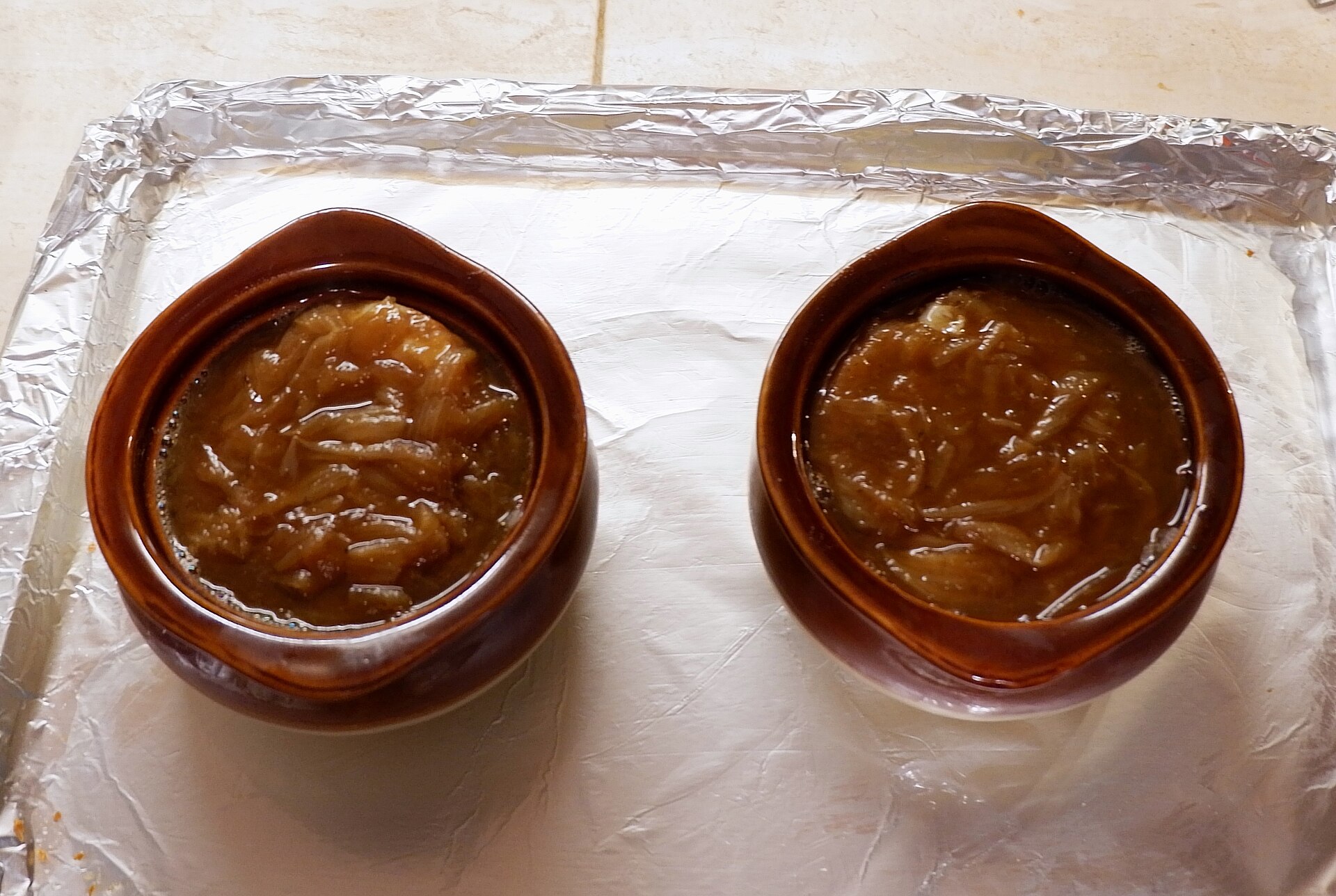 Copycat restaurant soups: French onion soup with melted cheese in crocks