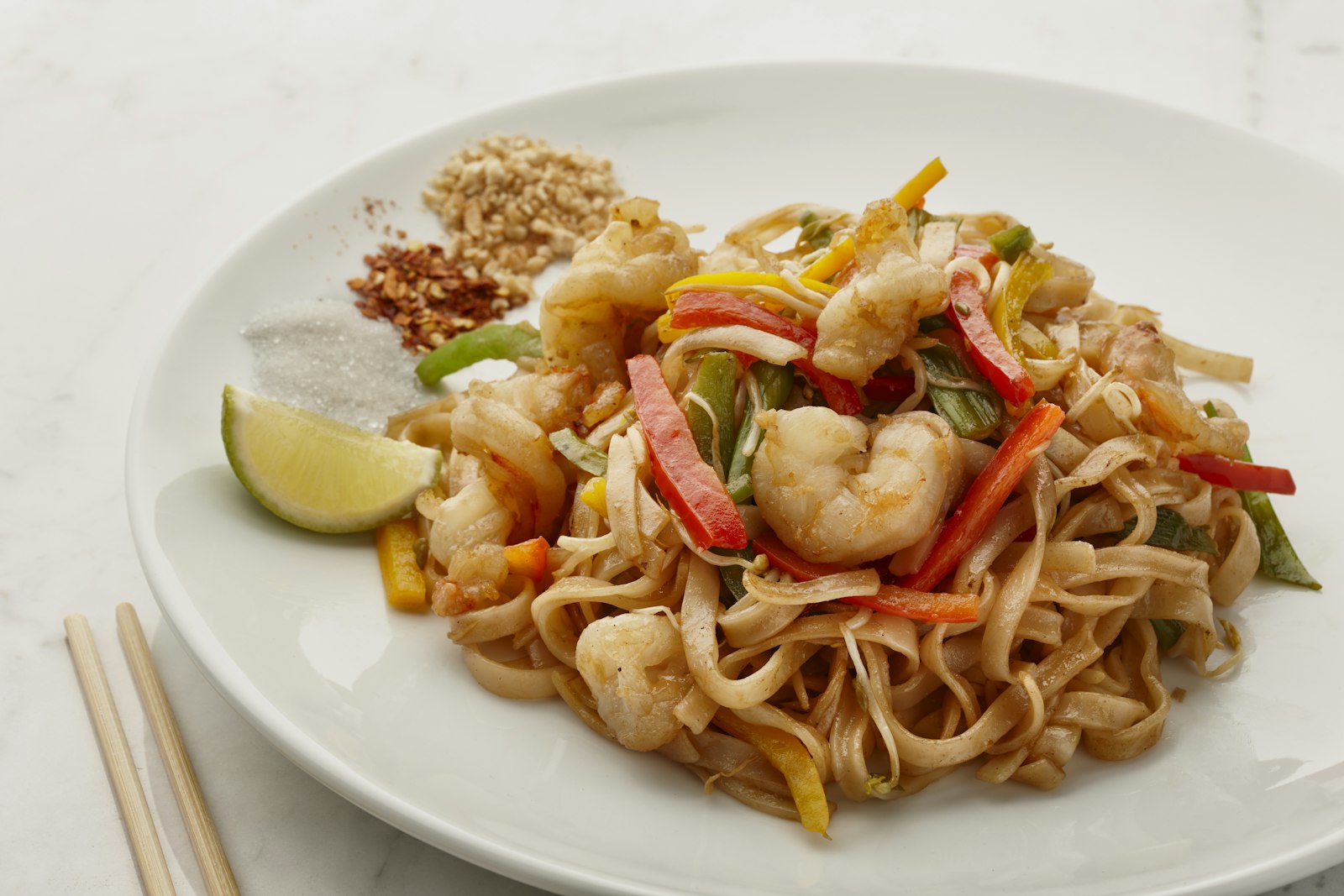 Wide rice noodles with shrimp and peppers
