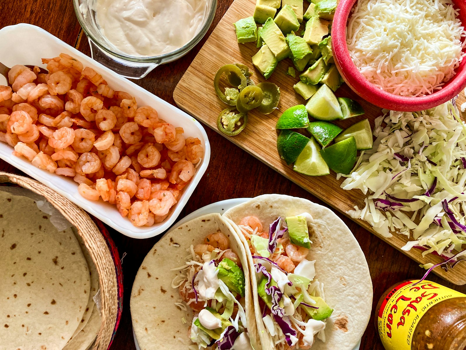 Spicy dishes: shrimp tacos with cabbage and limes
