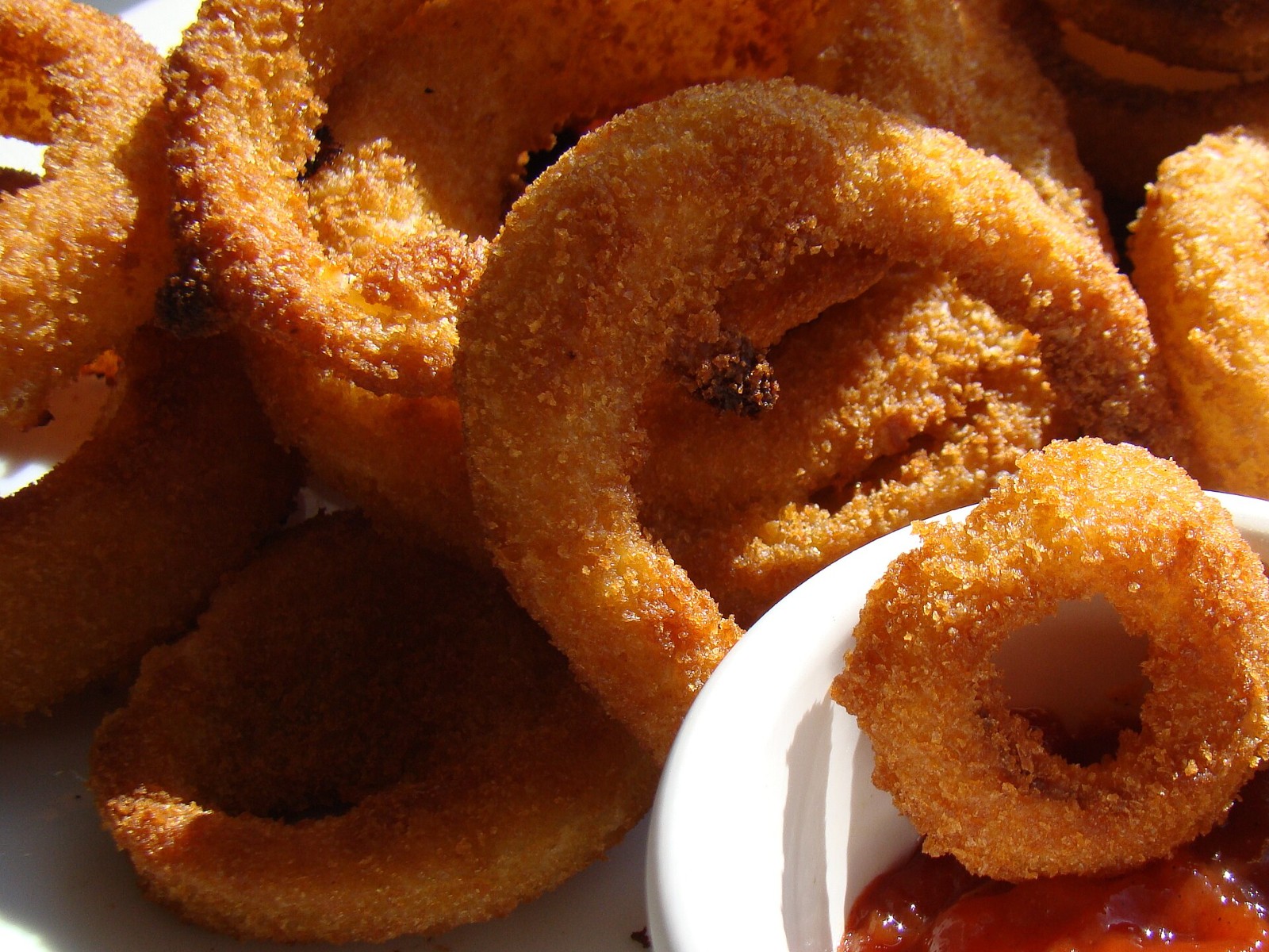 Crunchy panko onion rings with a sweet chili dipping sauce