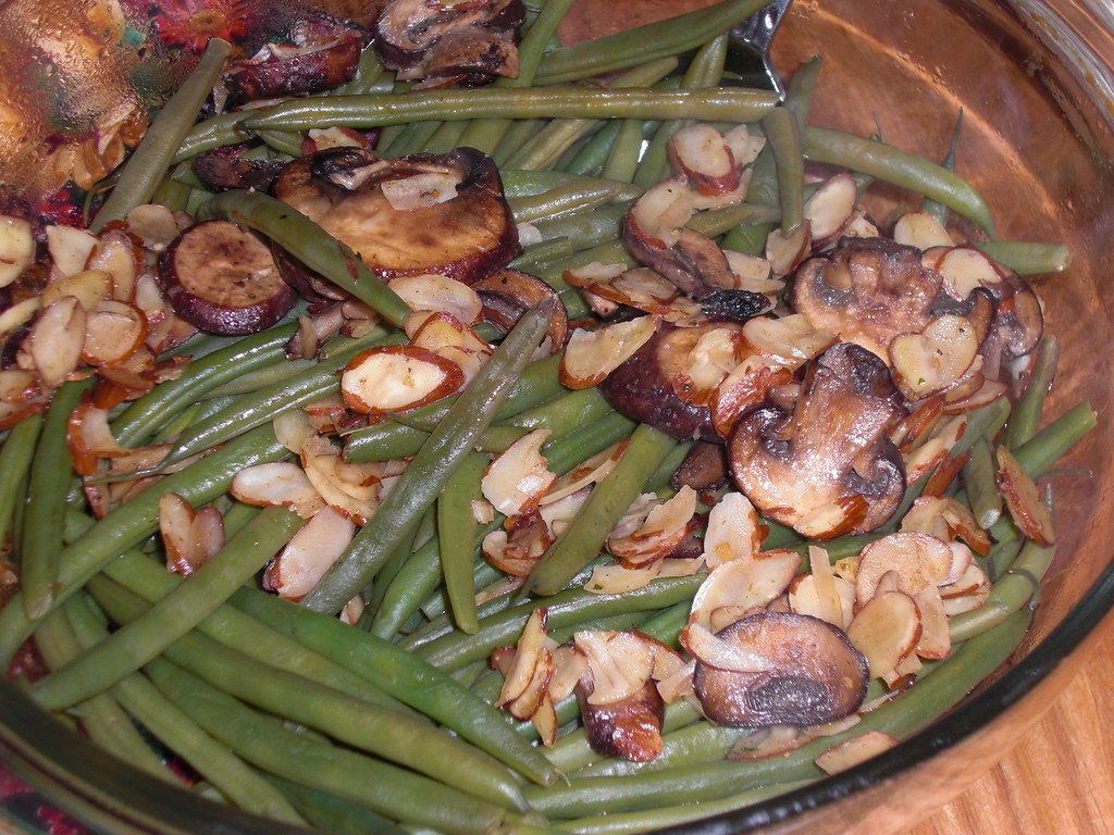 Fresh green beans with sliced mushrooms and toasted almonds