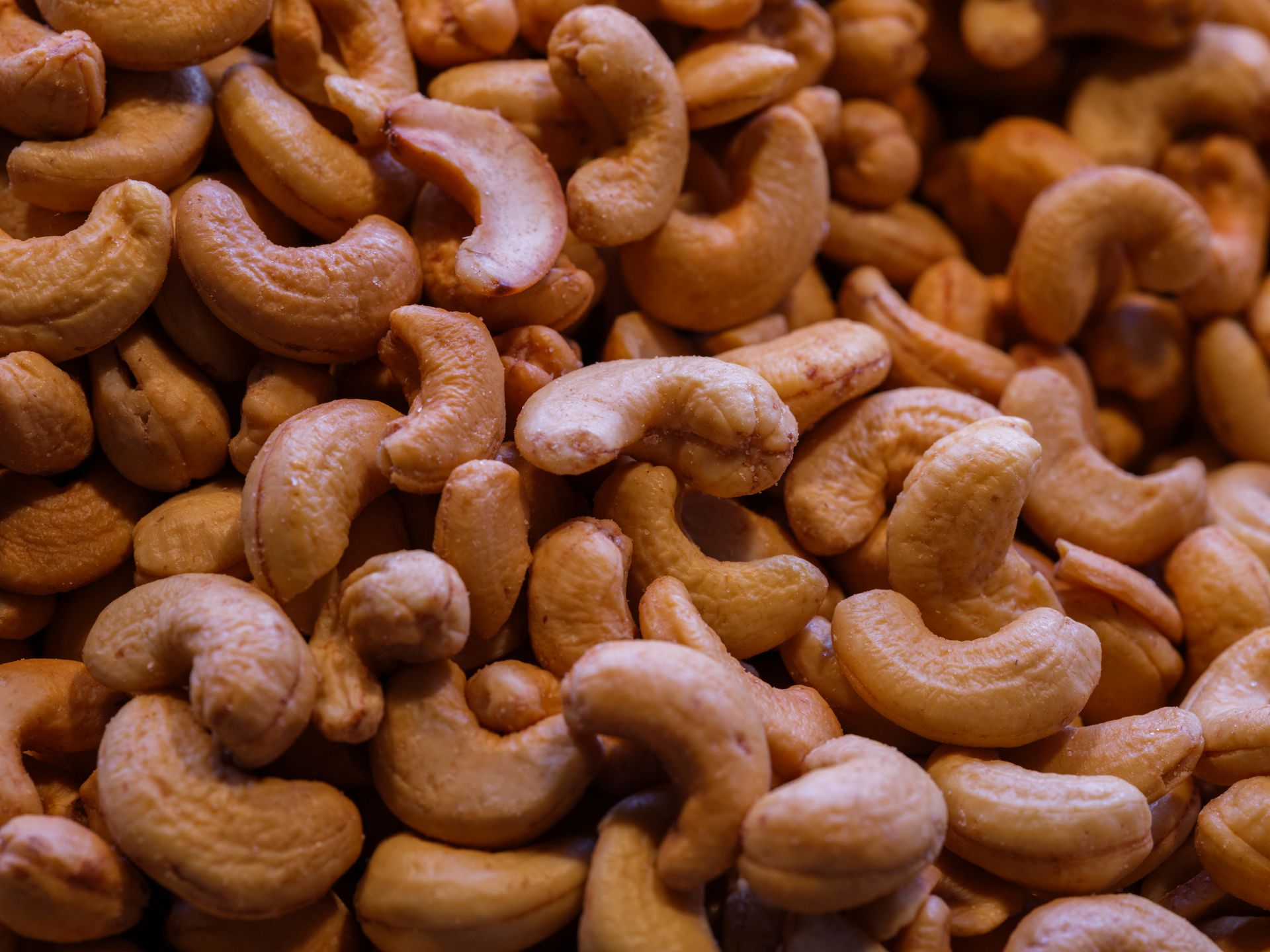 Spiced nuts: golden curry roasted cashews