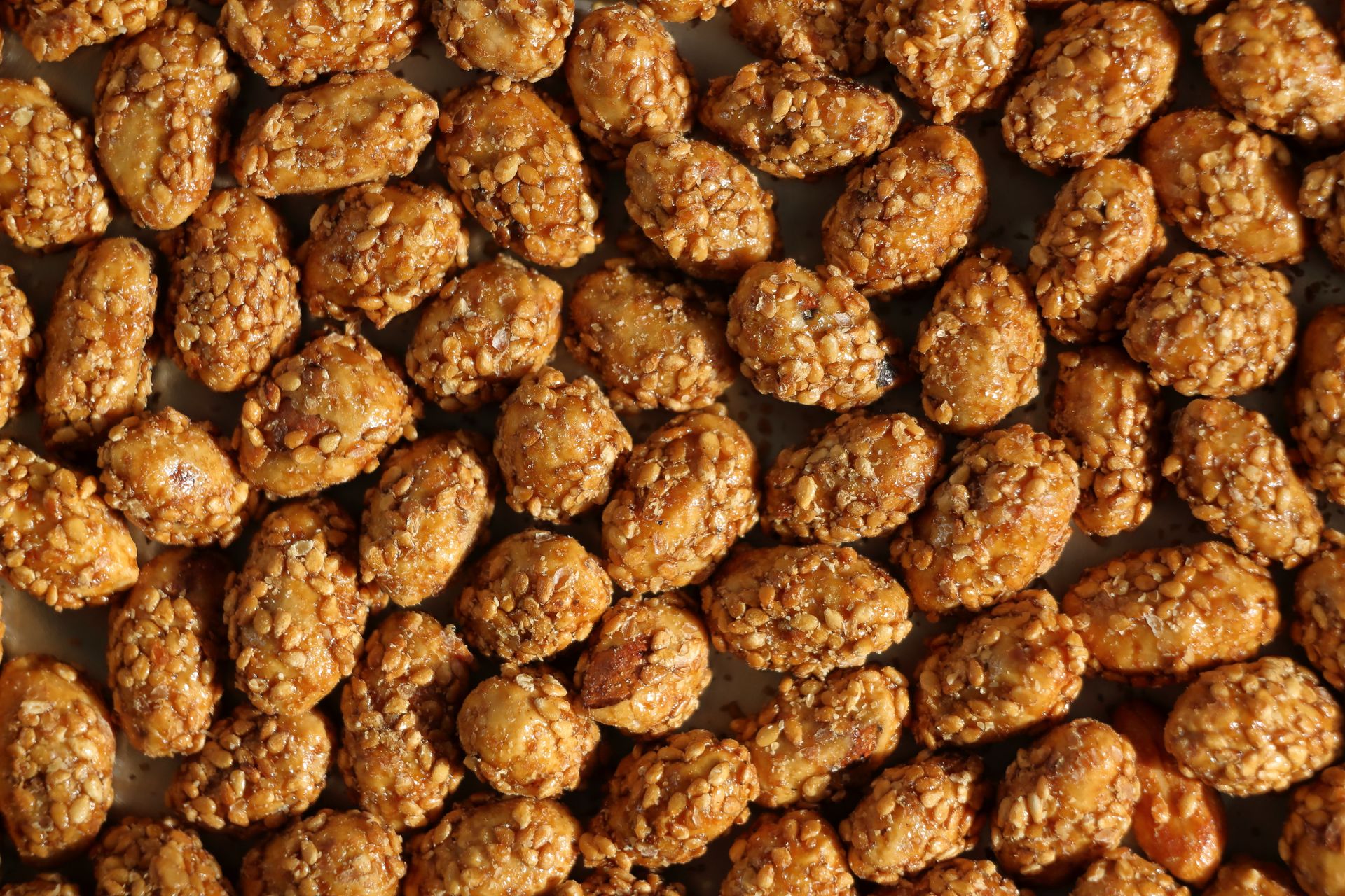 Crunchy candied peanuts made in a batch