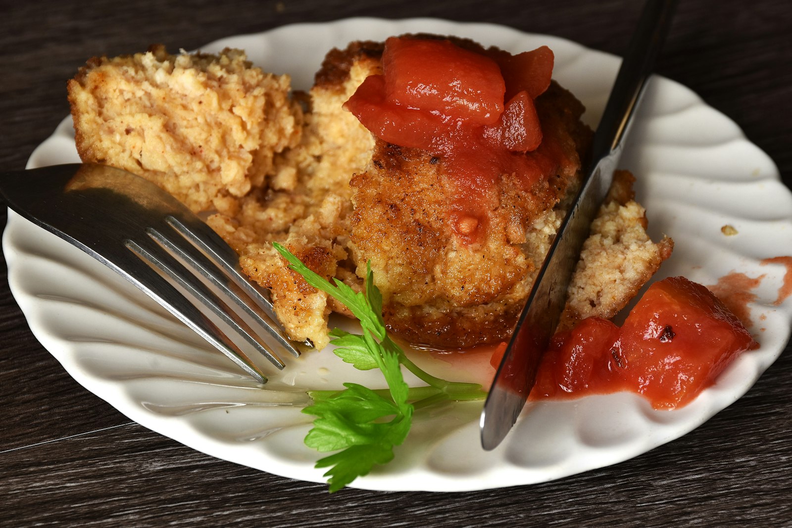 Meatloaf recipes with a savory tomato glaze on a plate