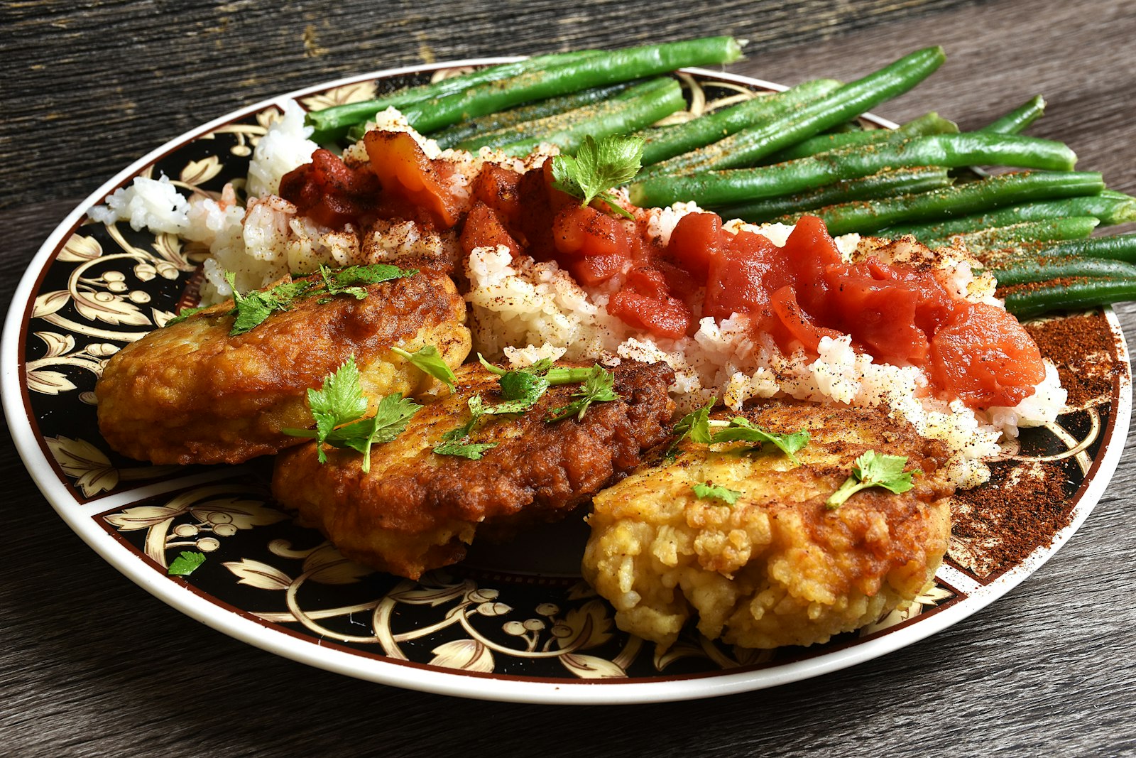 Stuffed ground beef roll with tomato sauce and green beans
