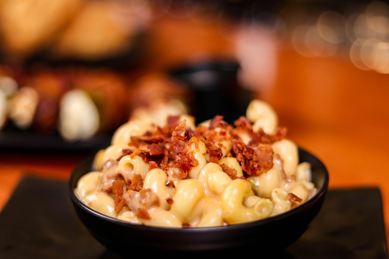 Baked macaroni in a dish