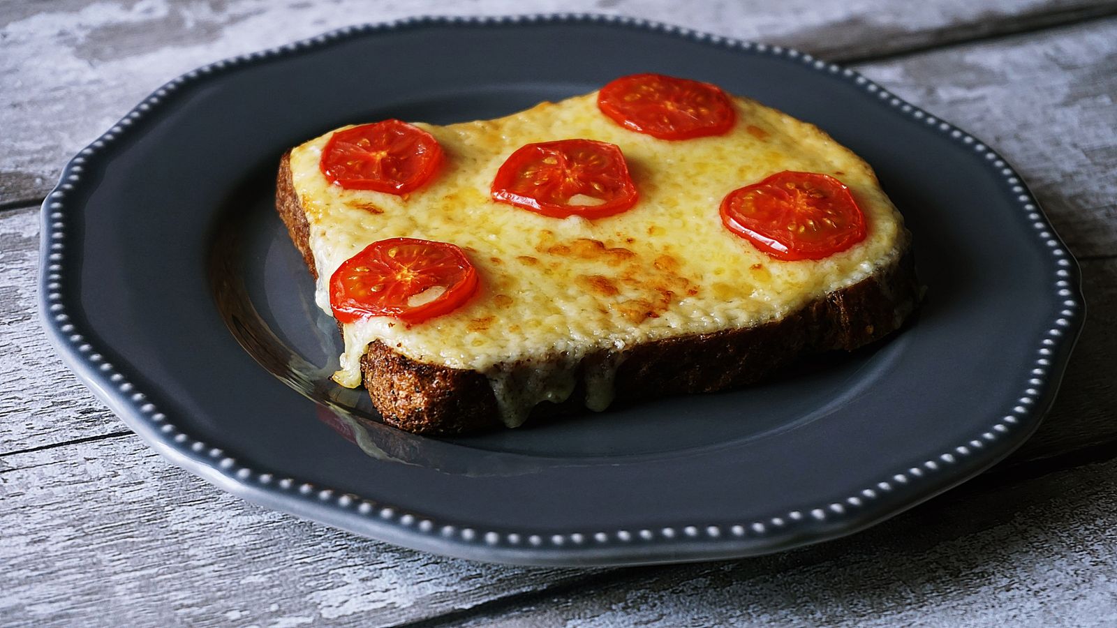 Pizza style cheese toast with pepperoni