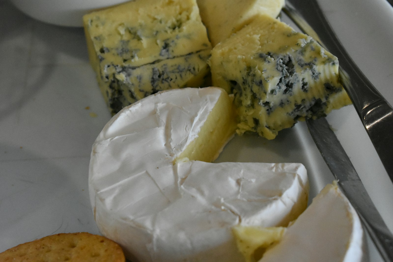 Cheese wedges for smart food storage