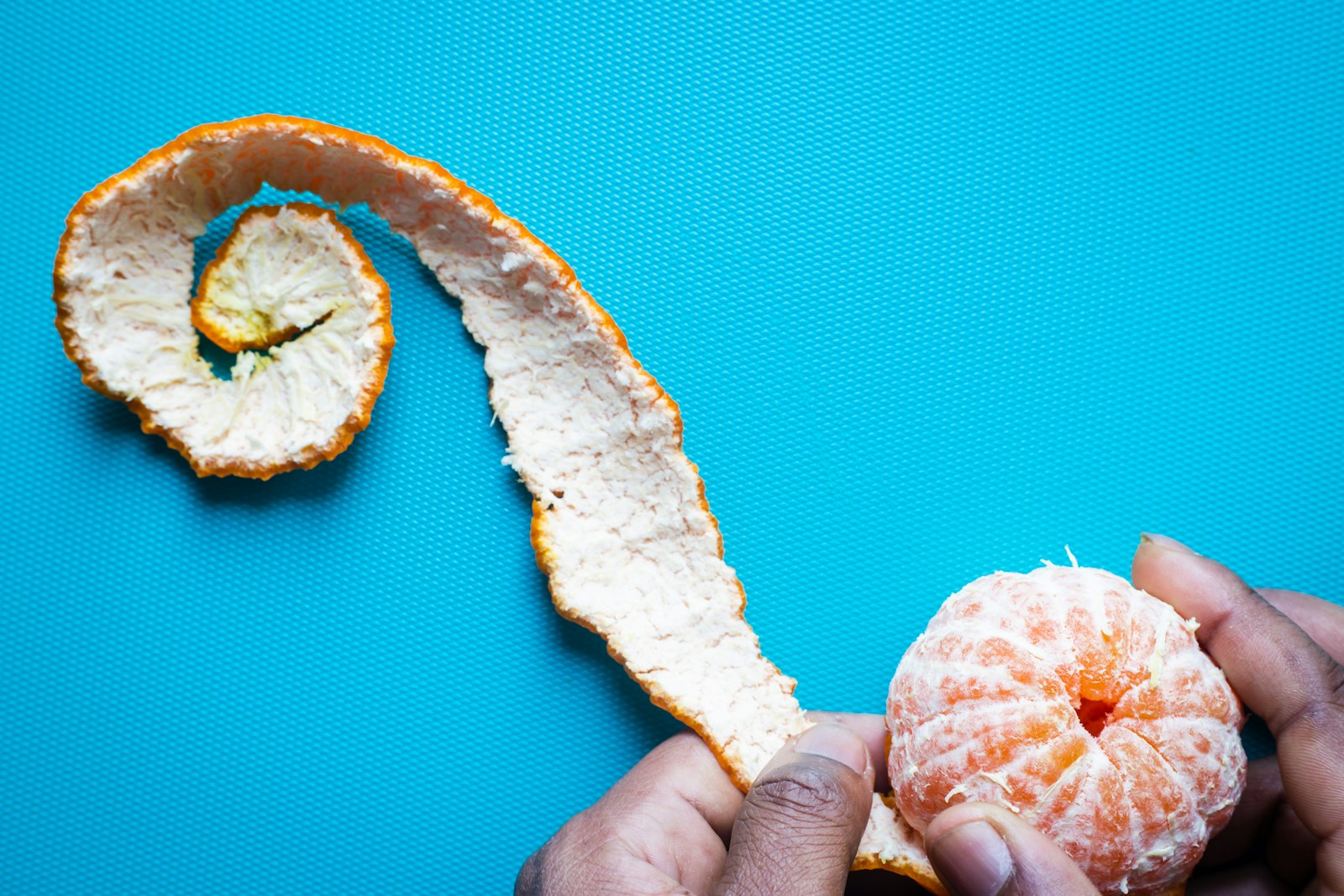 Clementine with its peel in one long spiral