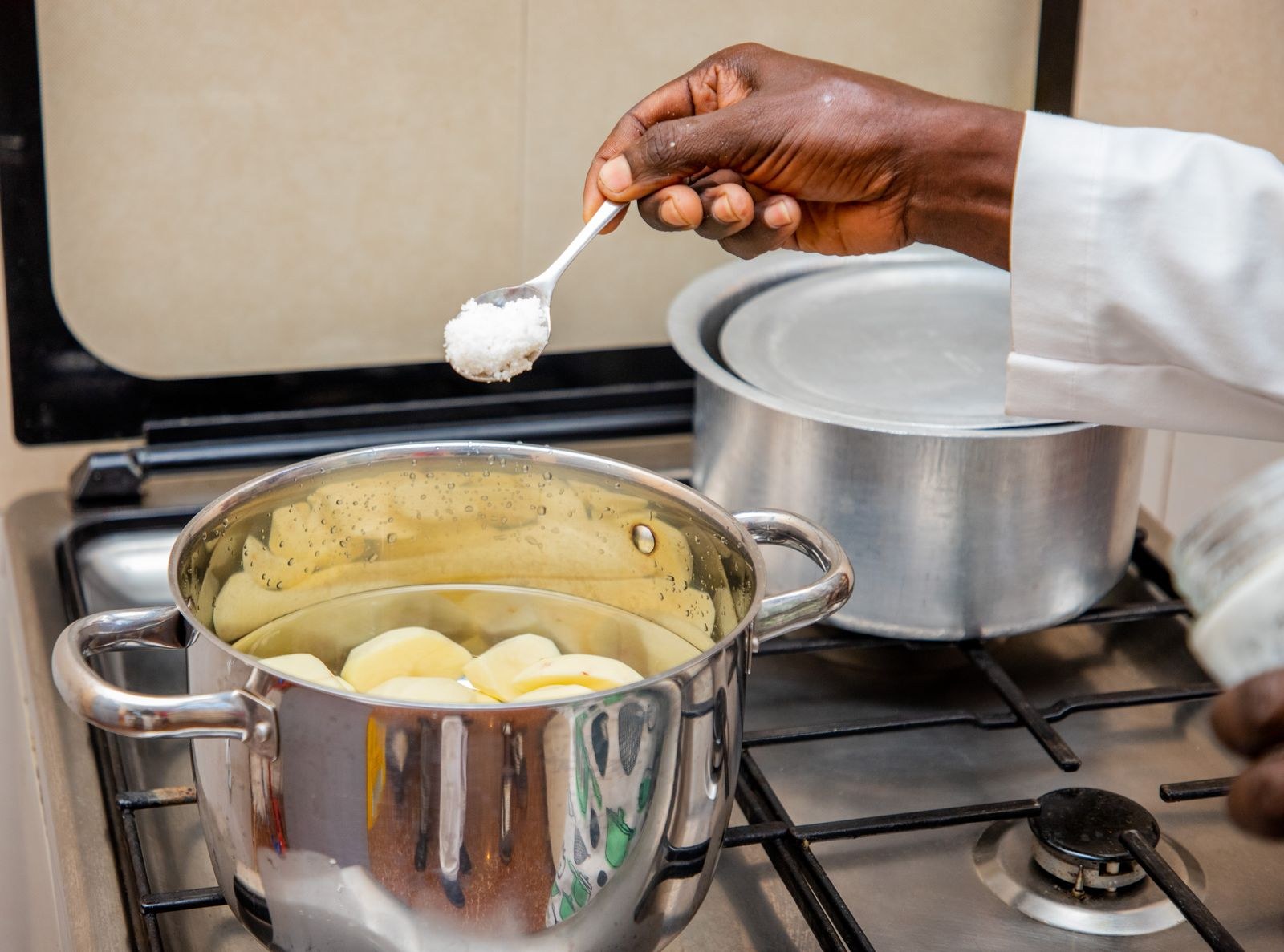 Potato hacks: salting a pot of potatoes before boiling