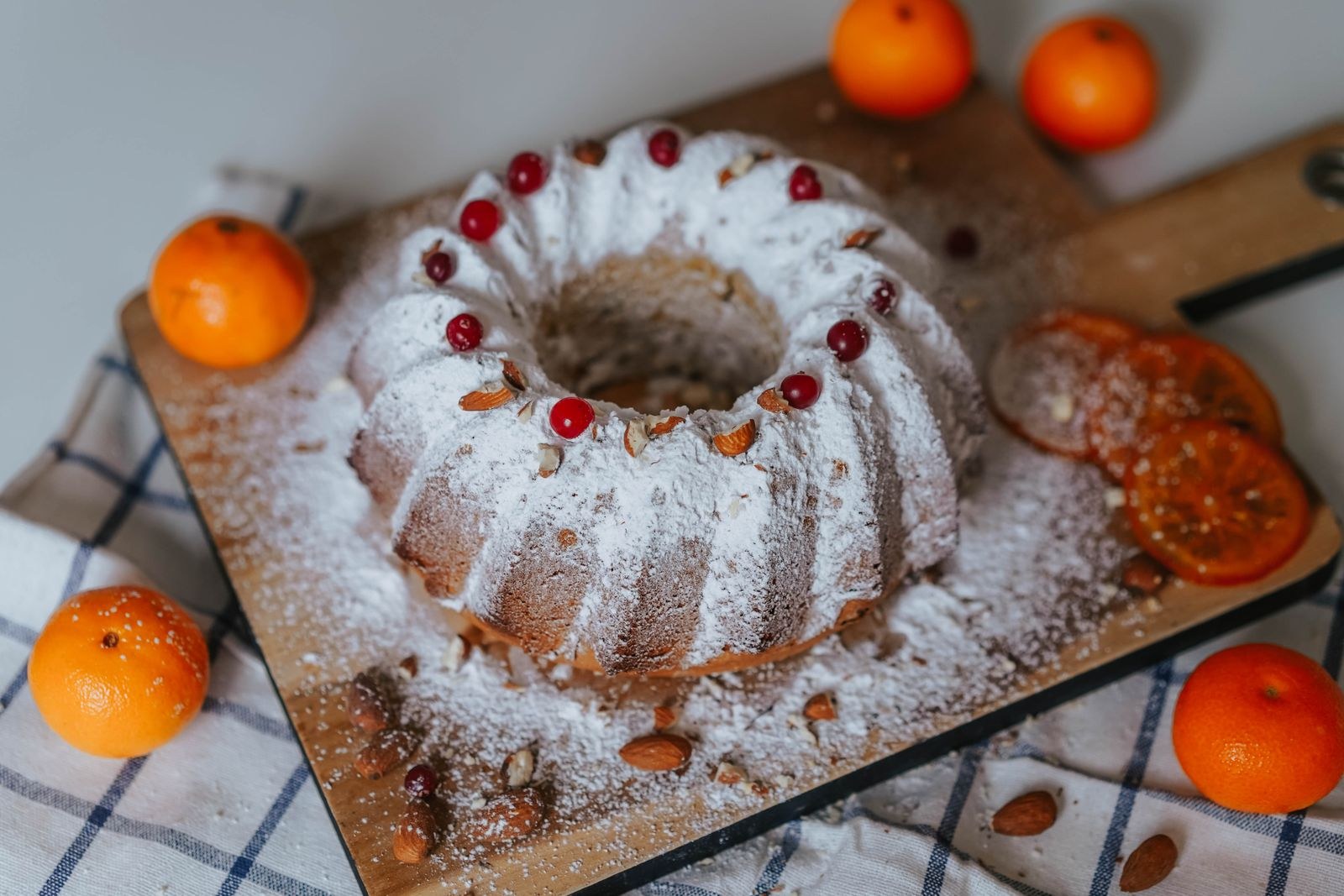 Bundt pan recipes: a classic cake dusted with powdered sugar