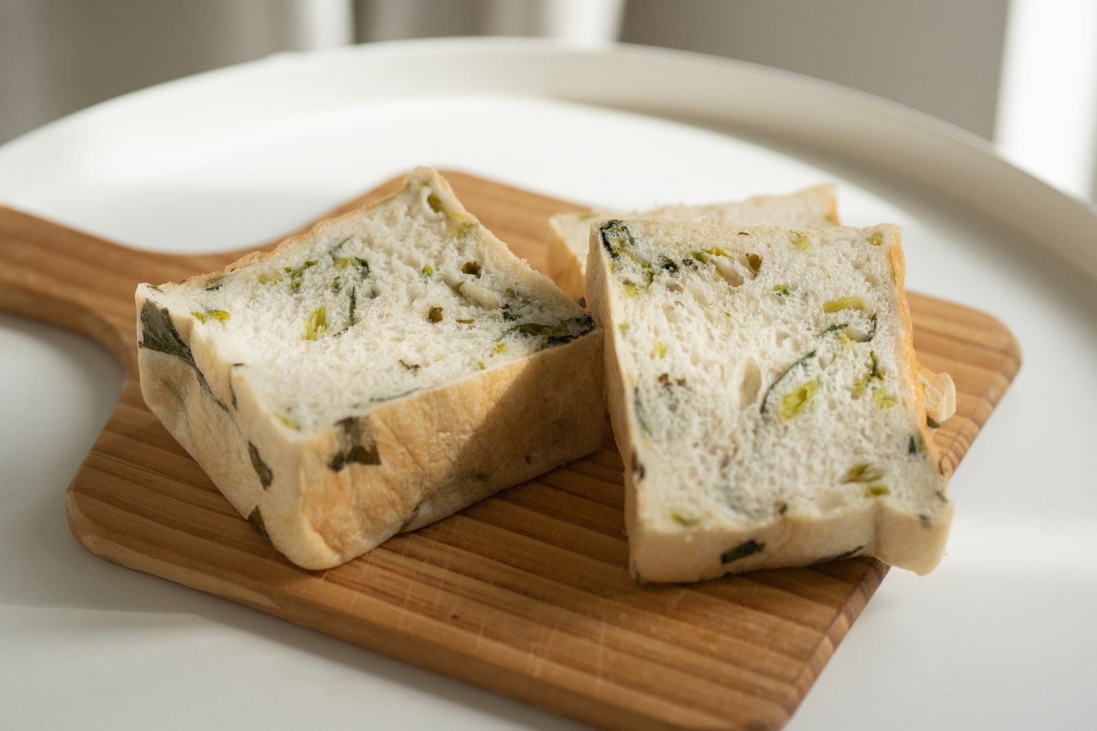 Bread machine recipes: herb and Parmesan bread slices