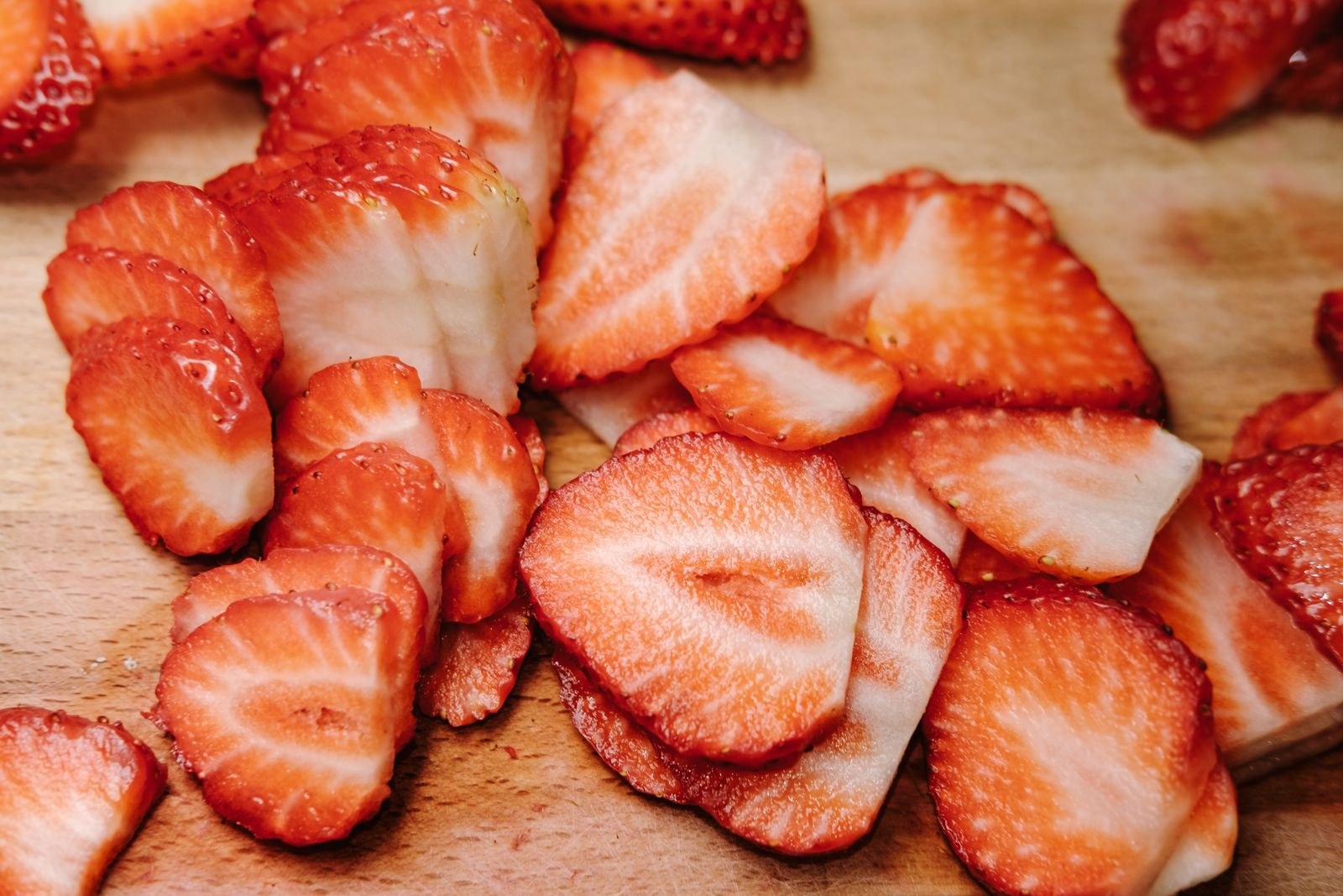 Egg slicer hacks: evenly sliced strawberries on a board