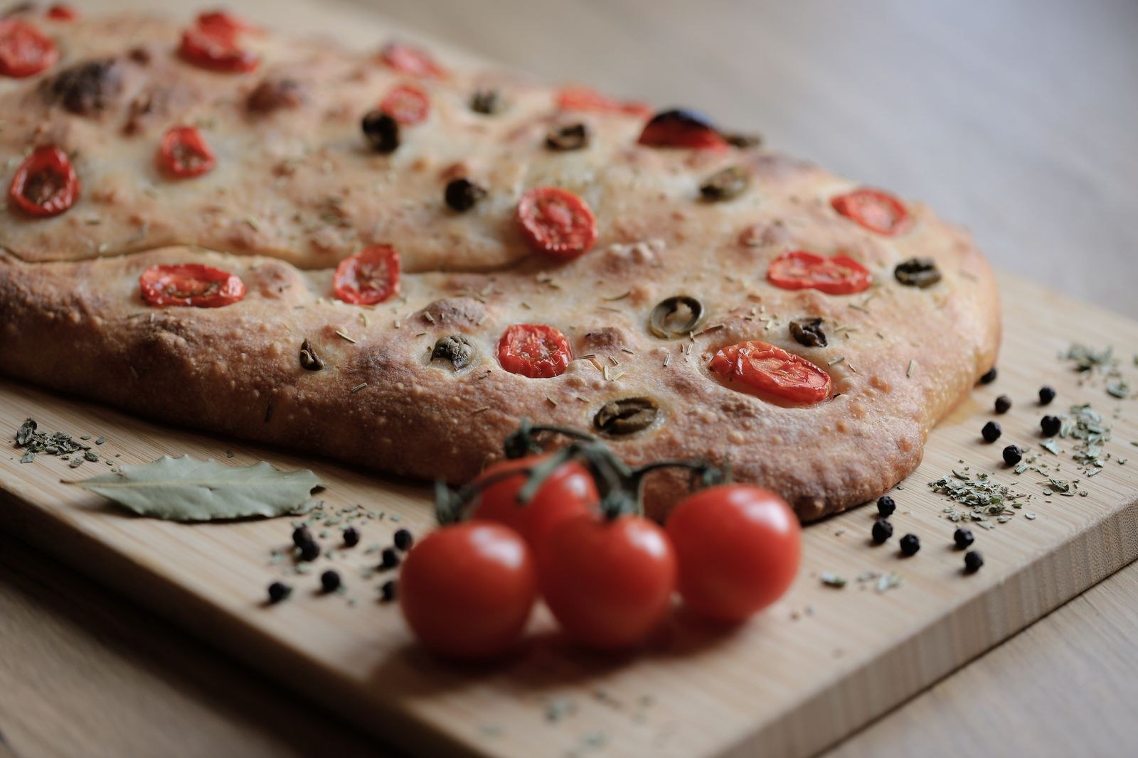 Focaccia recipes: rustic focaccia with cherry tomatoes and olives
